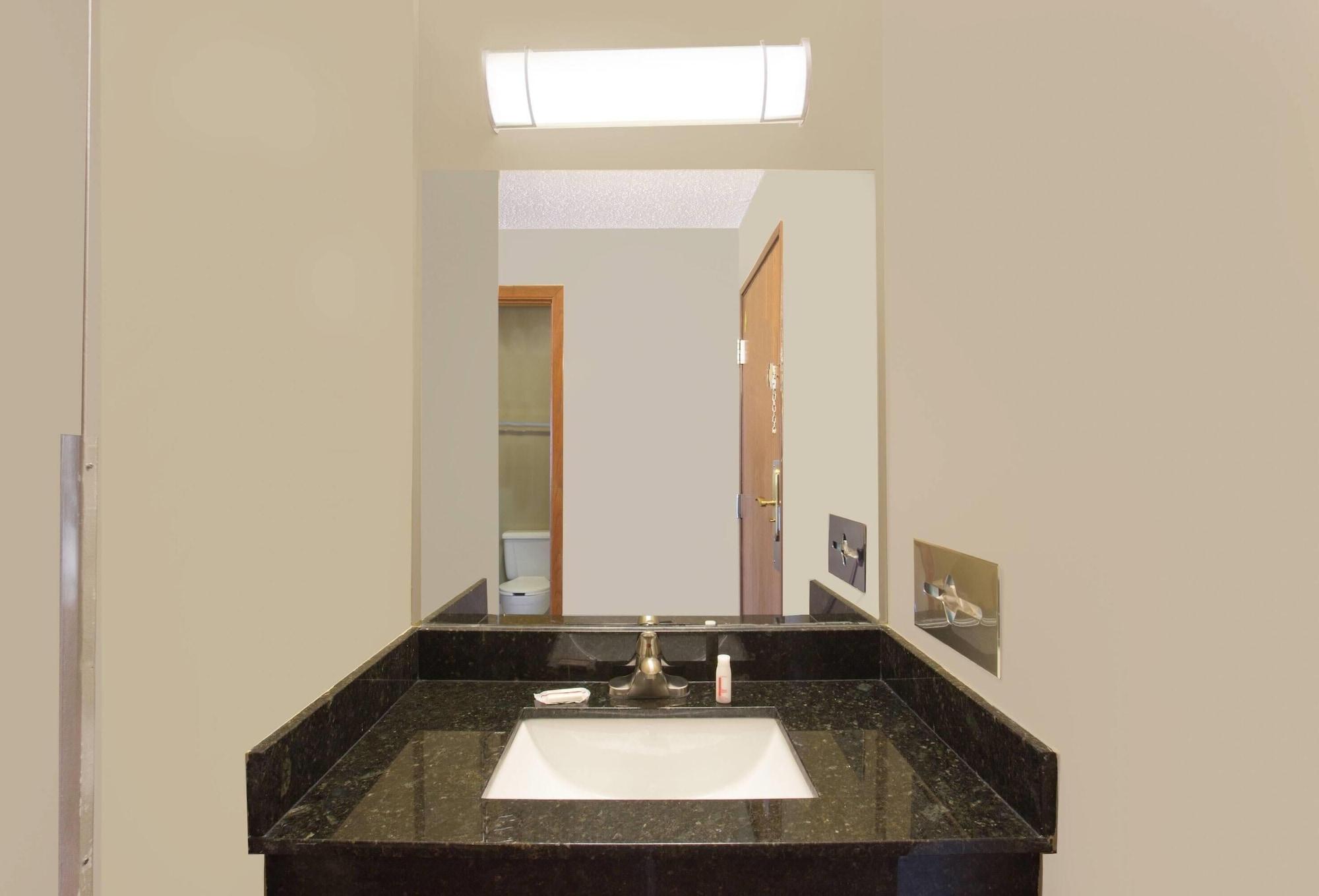 Equipamiento de Habitación Super 8 by Wyndham Normal Bloomington