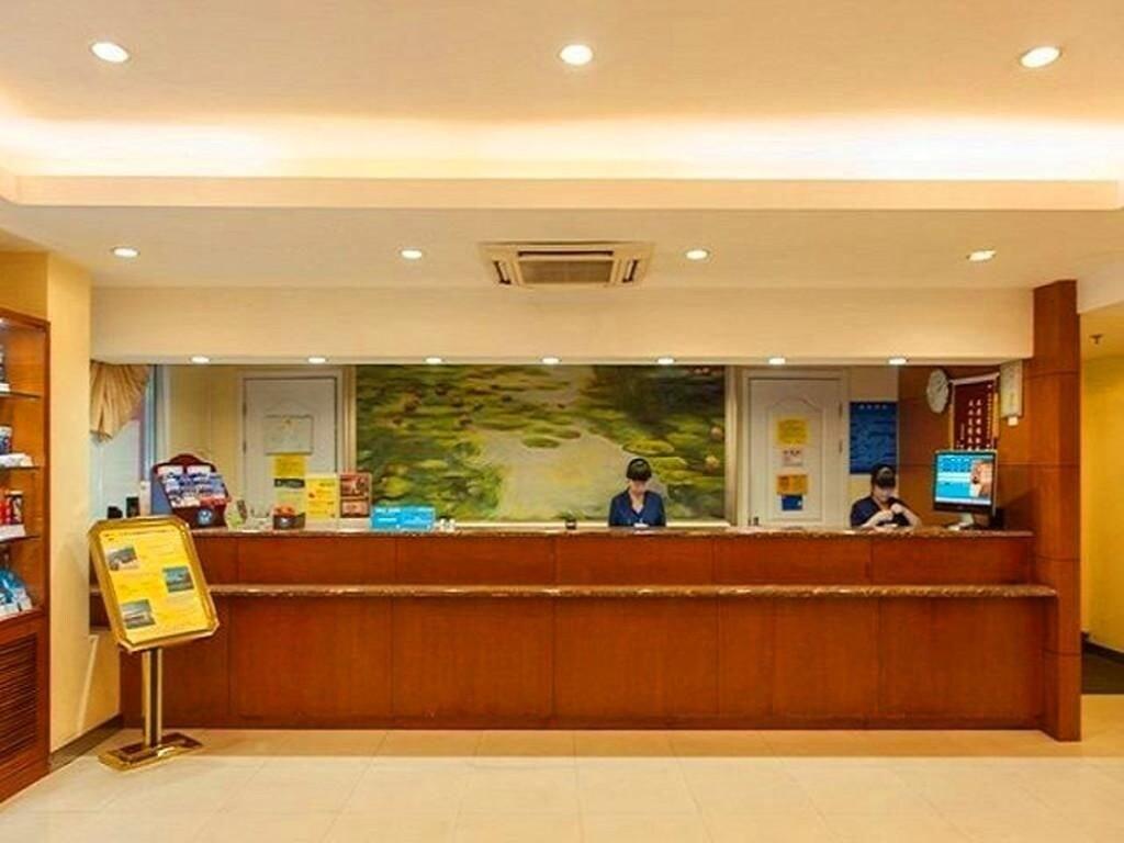 Vista Lobby Hanting Express