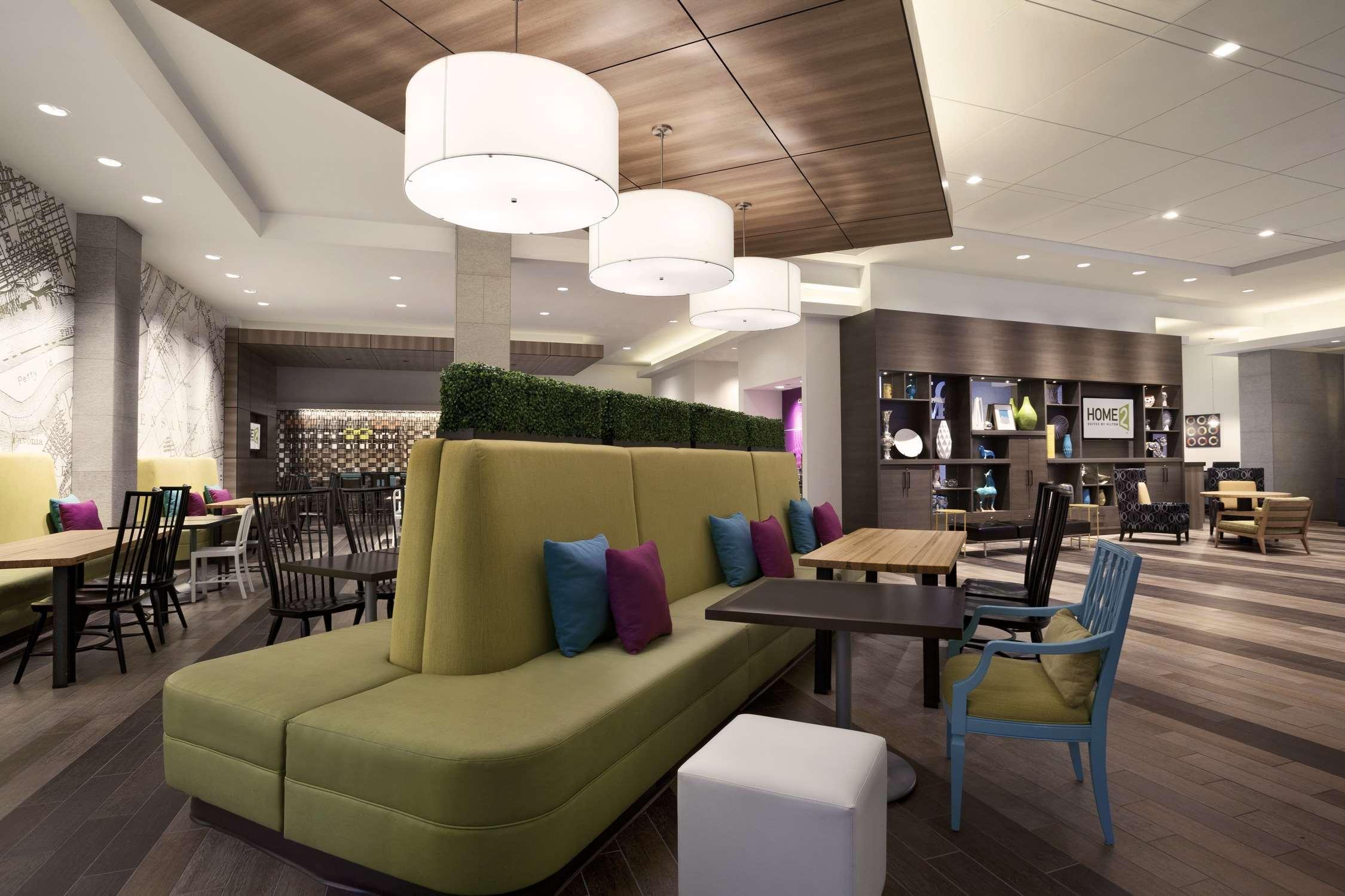 Vista Lobby Home2 Suites by Hilton Philadelphia - Convention Center, PA