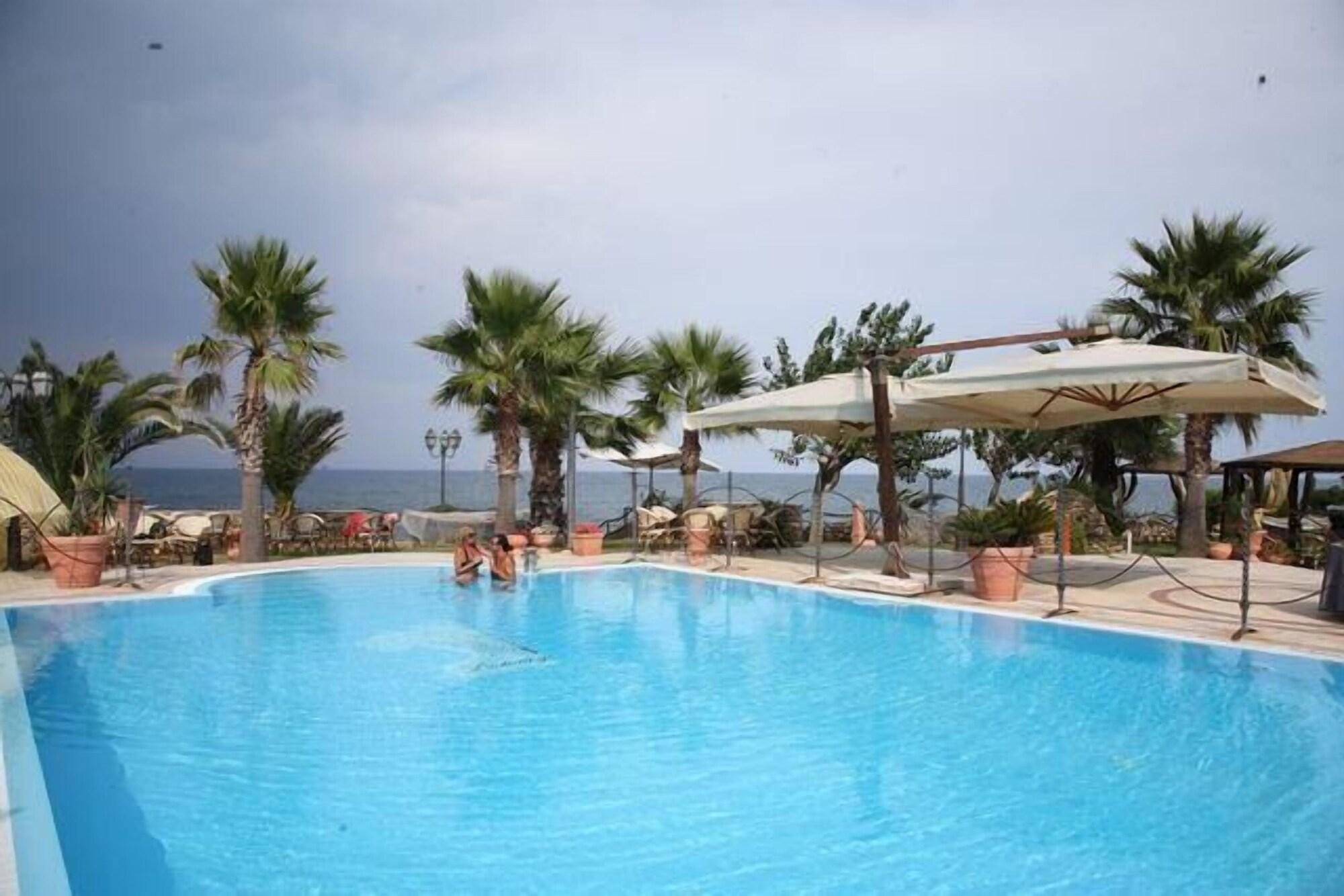 Vista Piscina Palazzo Foti