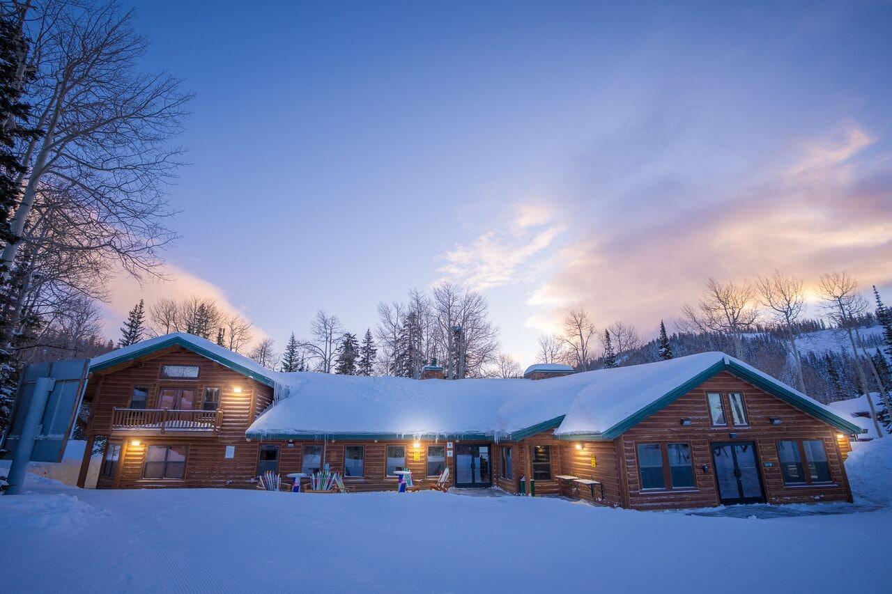 Varios Eagle Point Resort