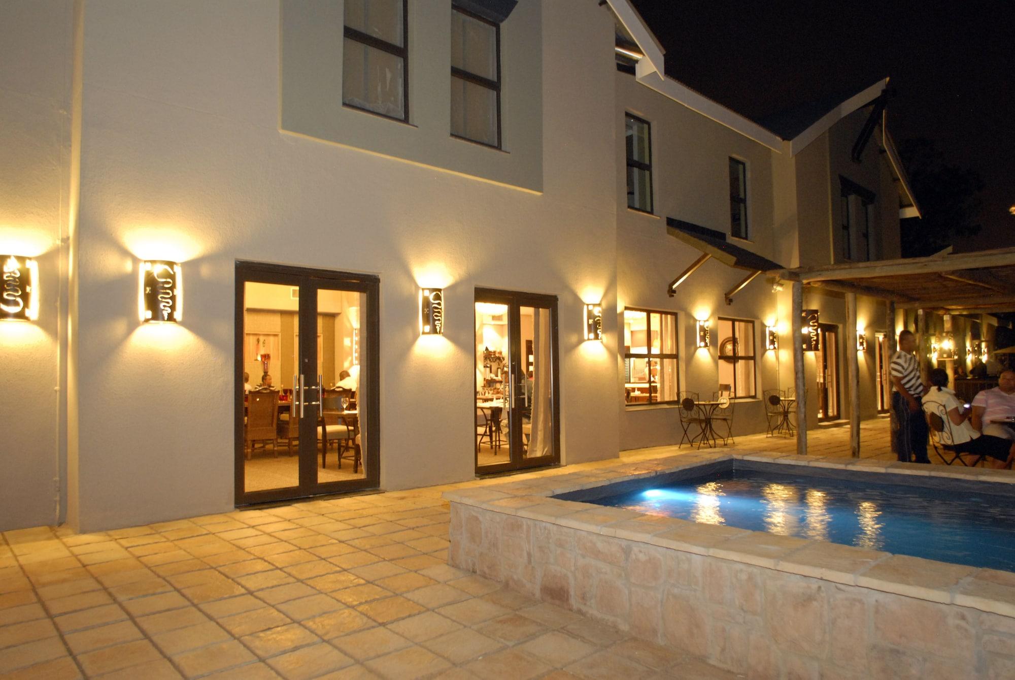 Vista Exterior Protea Hotel by Marriott Bloemfontein Willow Lake