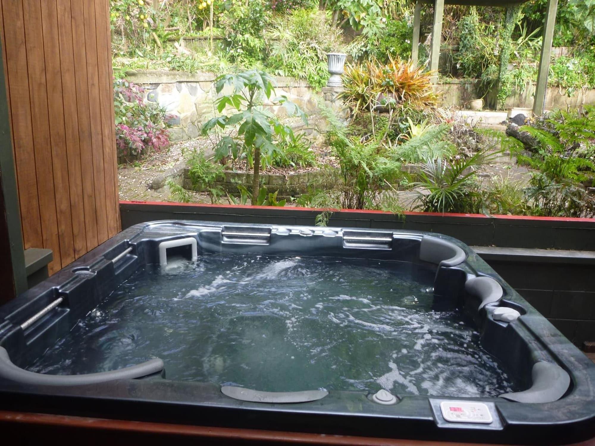 Spa Pohutukawa Coast Bed & Breakfast