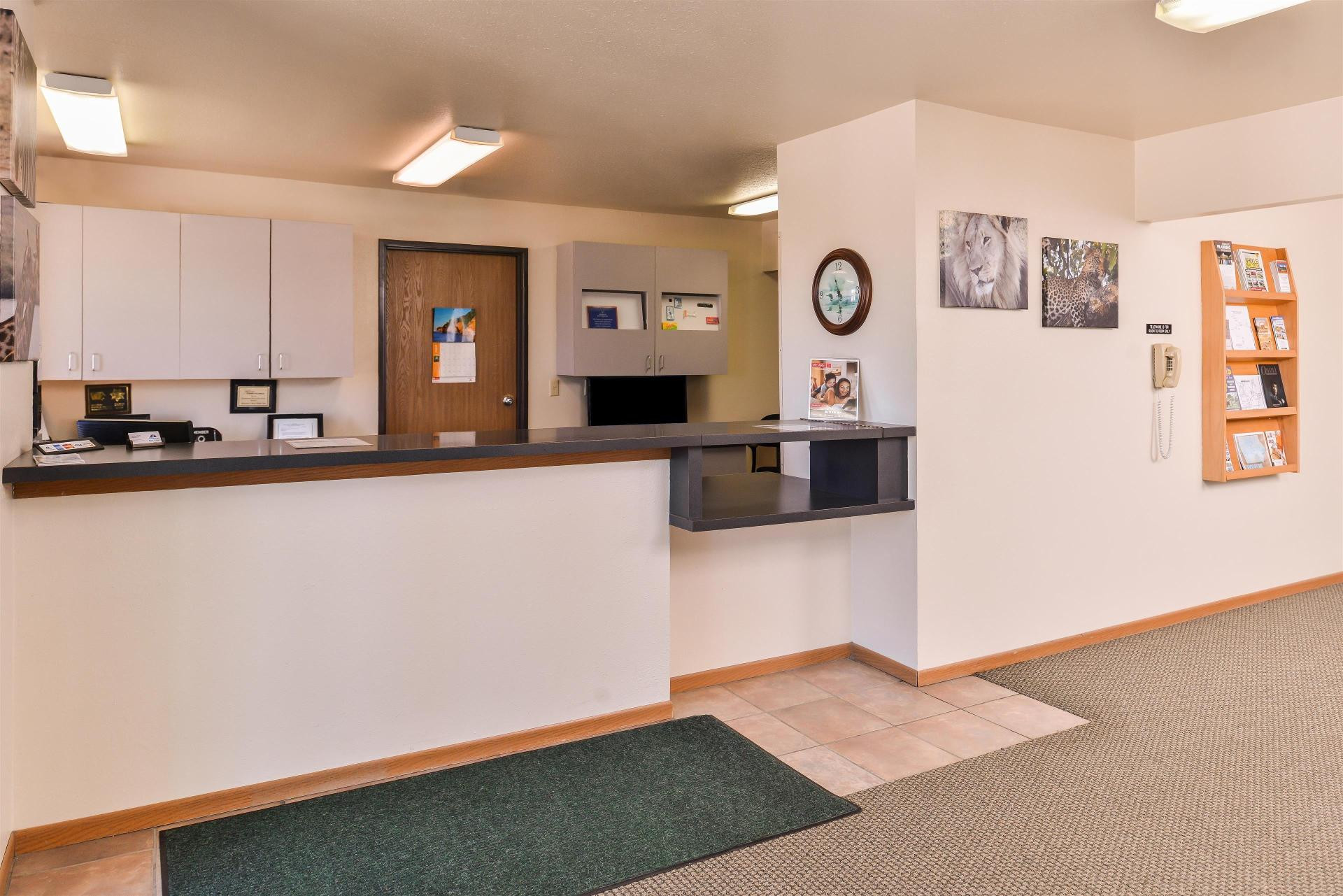 Vista Lobby Americas Best Value Inn Missouri Valley