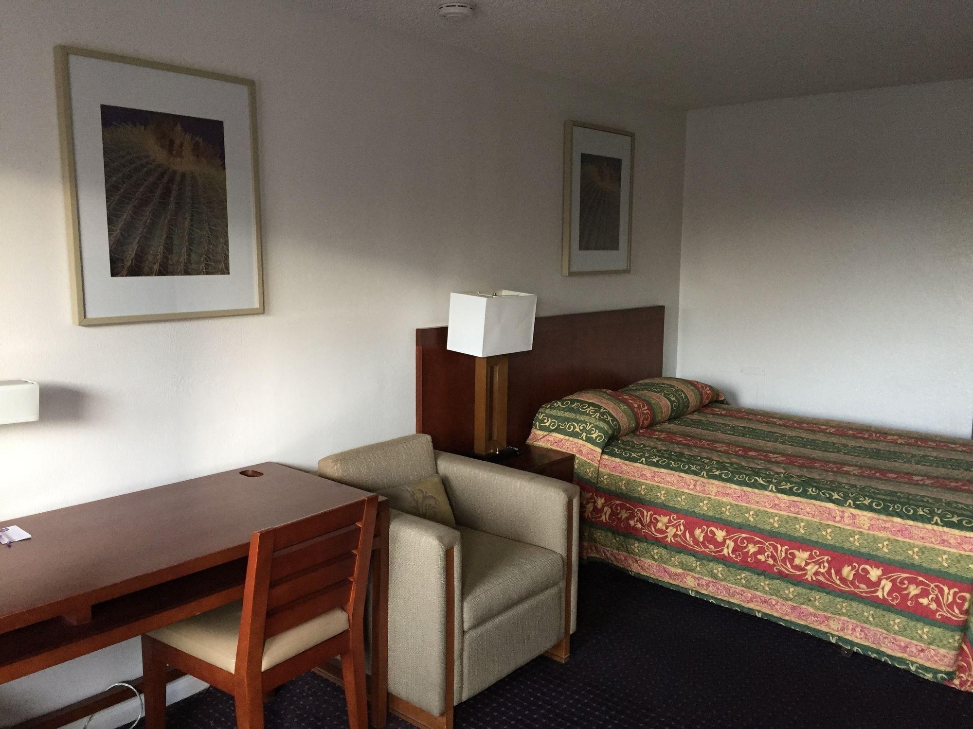 Varios Knights Inn Grand Junction