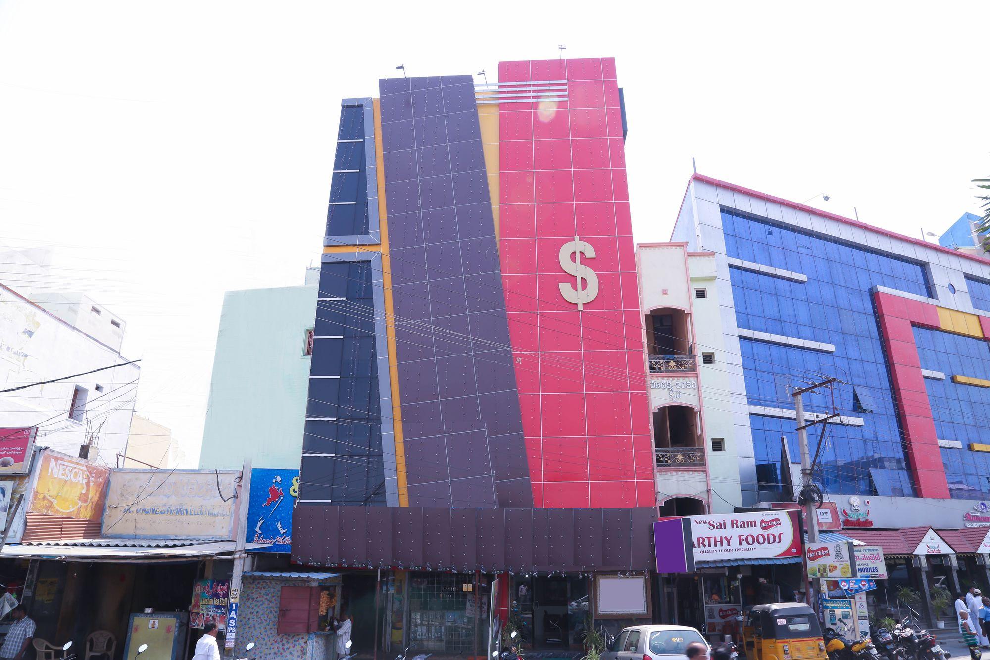 Varios OYO 8828 Holidays Dollars Grand