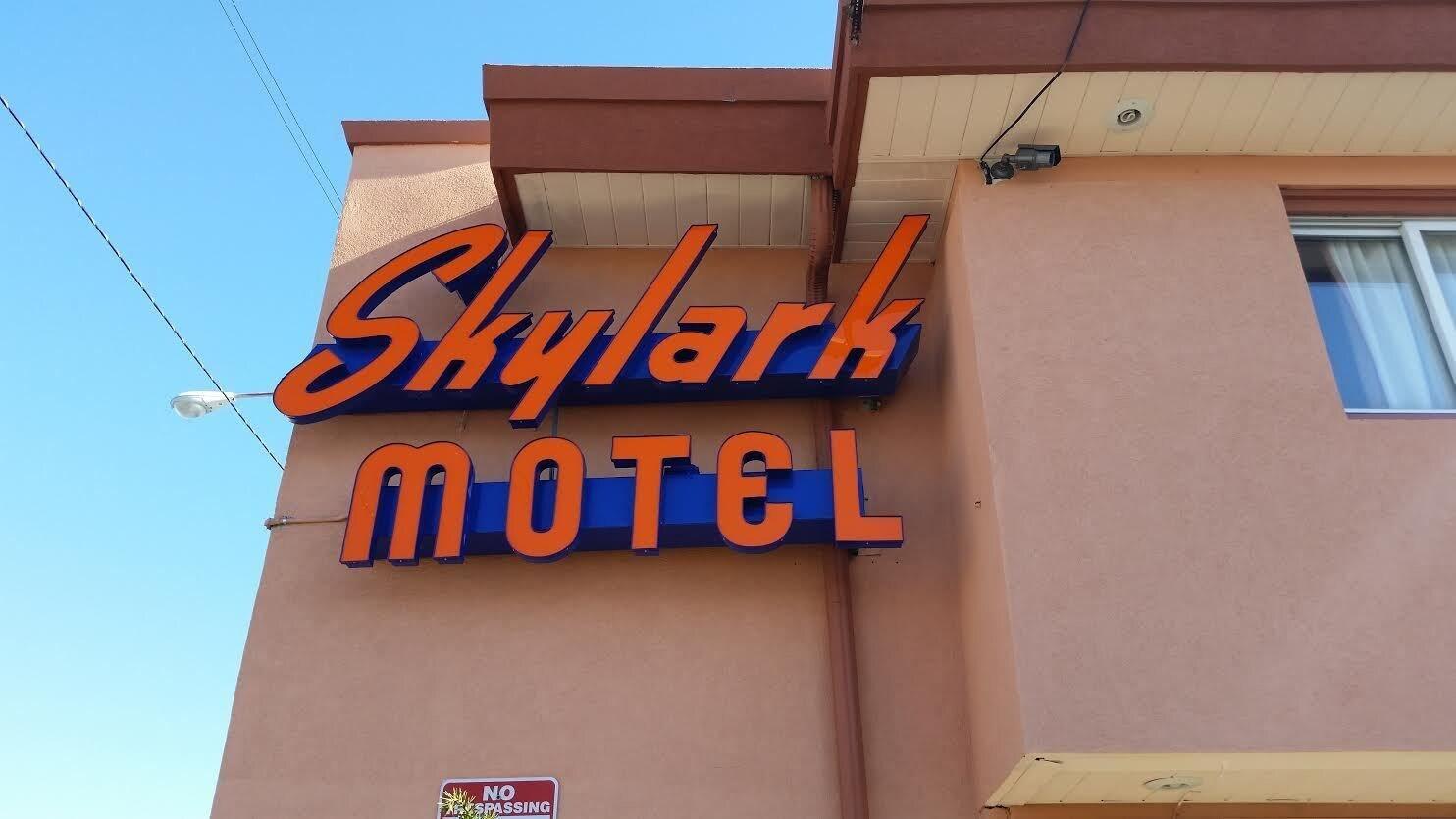 Varios Skylark Motel
