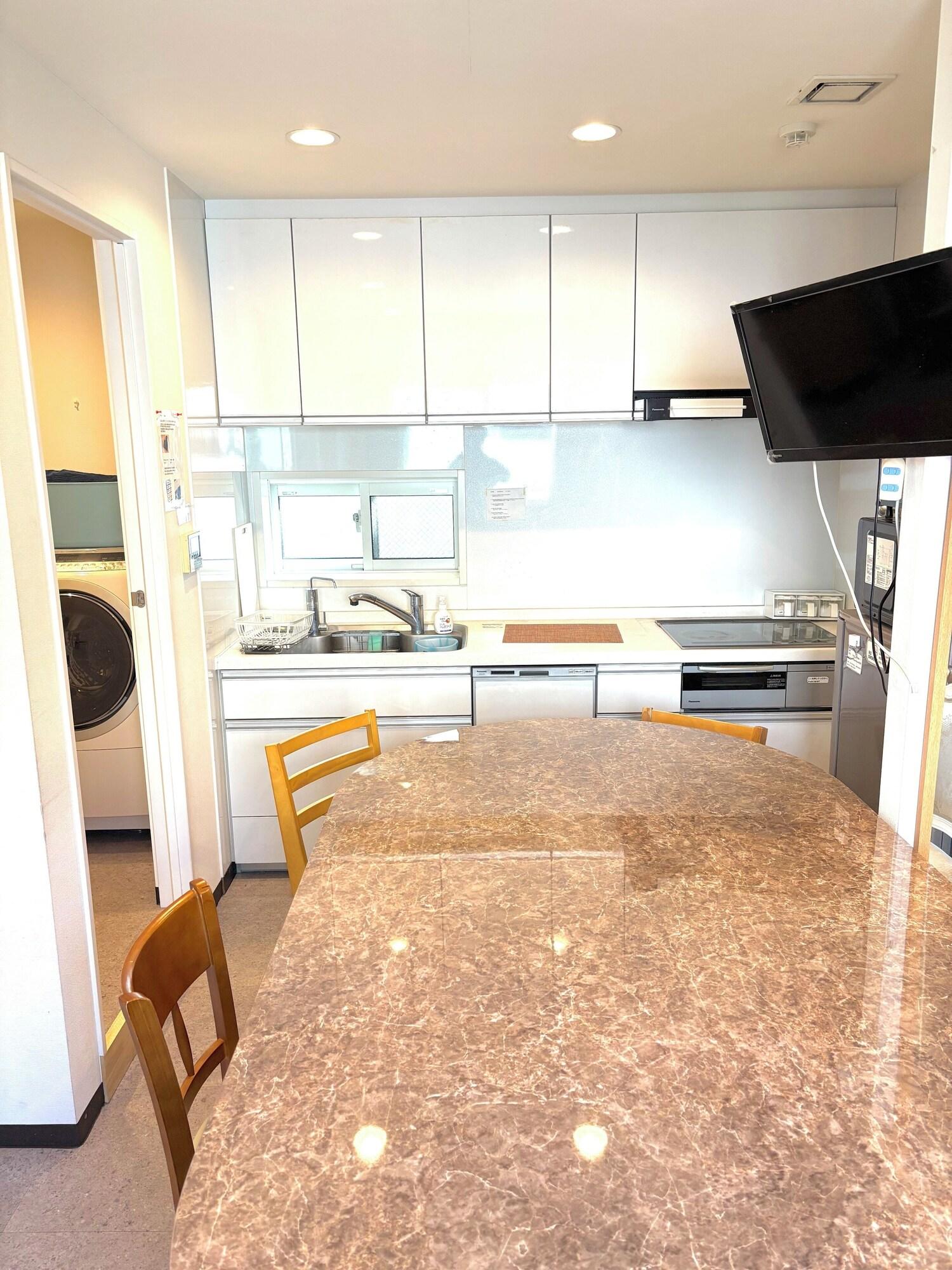 Varios Tokyo Art House