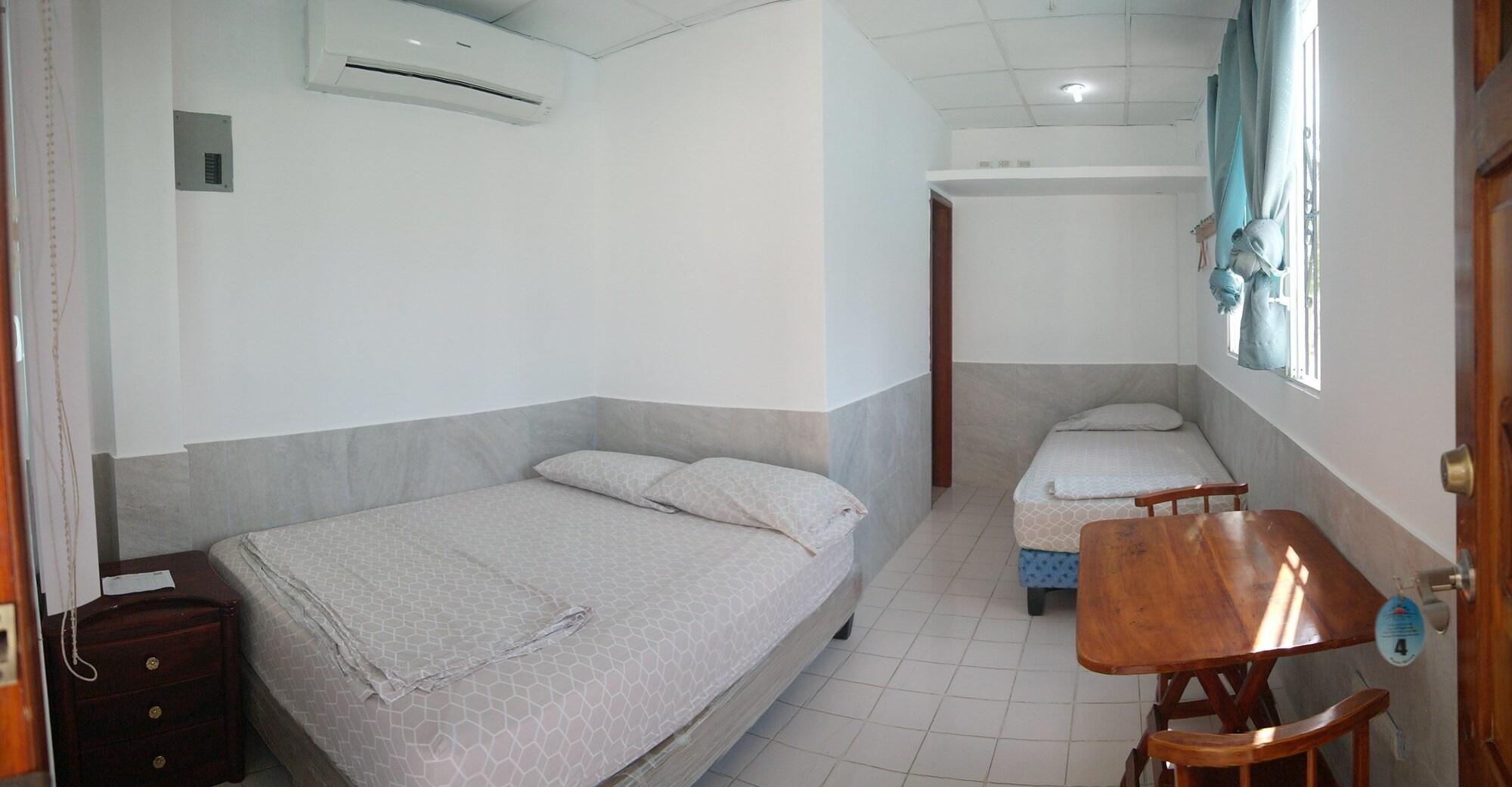 Habitación Hostal Palmeras Playa Milina