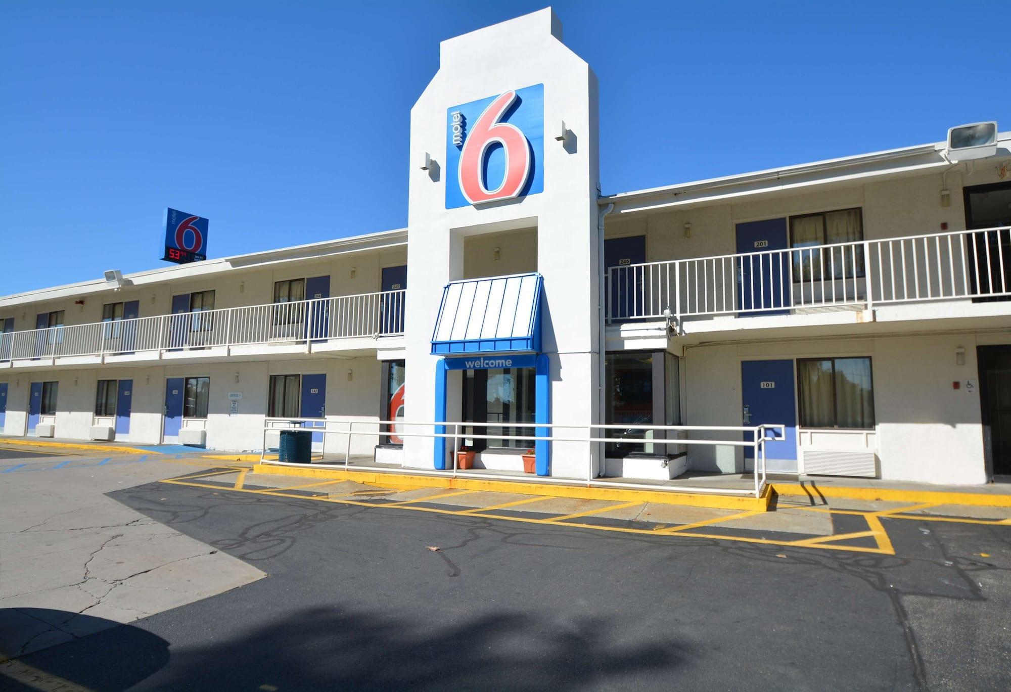 Varios Motel 6 Chicopee, MA - Springfield