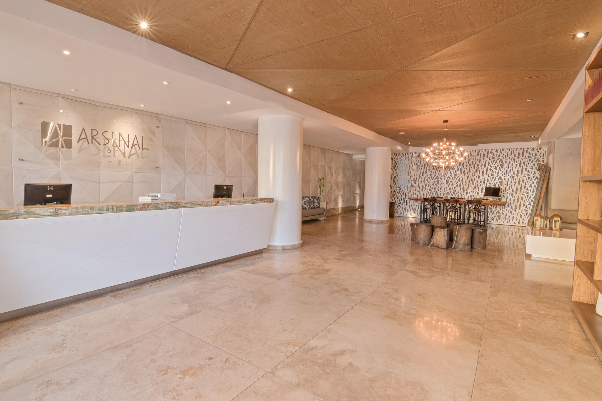 Vista Lobby Arsenal Hotel