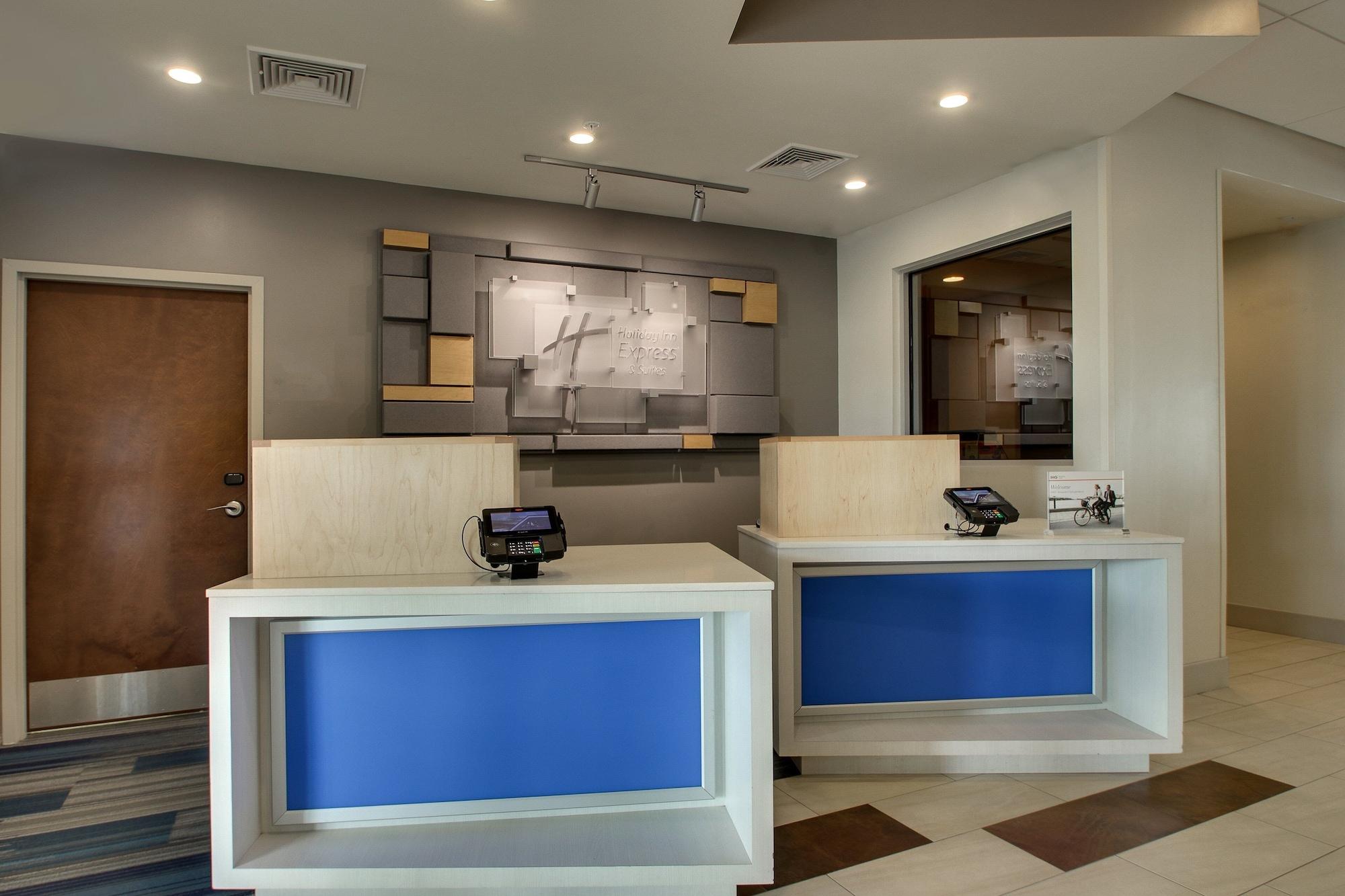 Vista Lobby Holiday Inn Express & Suites Lancaster East - Strasburg by IHG