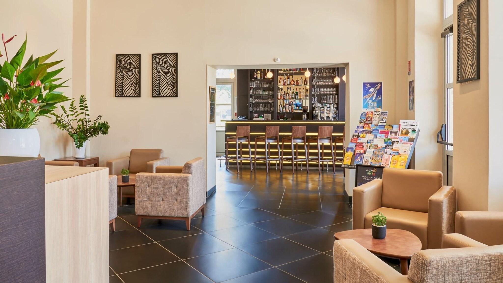 Vista Lobby Ra Sidence Cha Teau Du Ma E