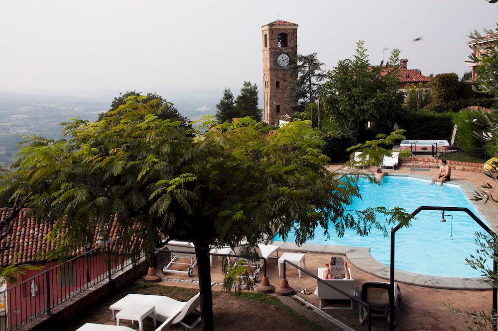 Vista da piscina Hotel Castello di Santa Vittoria