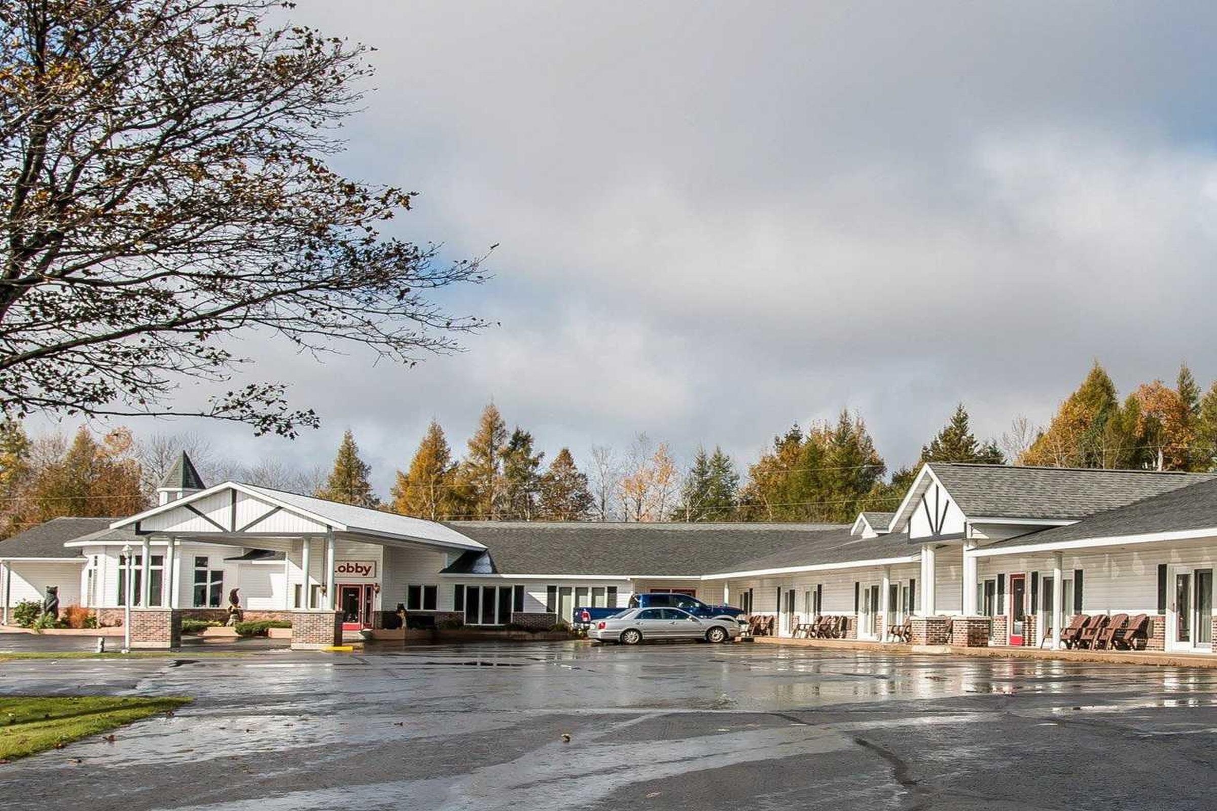 Vista Exterior Econo Lodge Lakeshore
