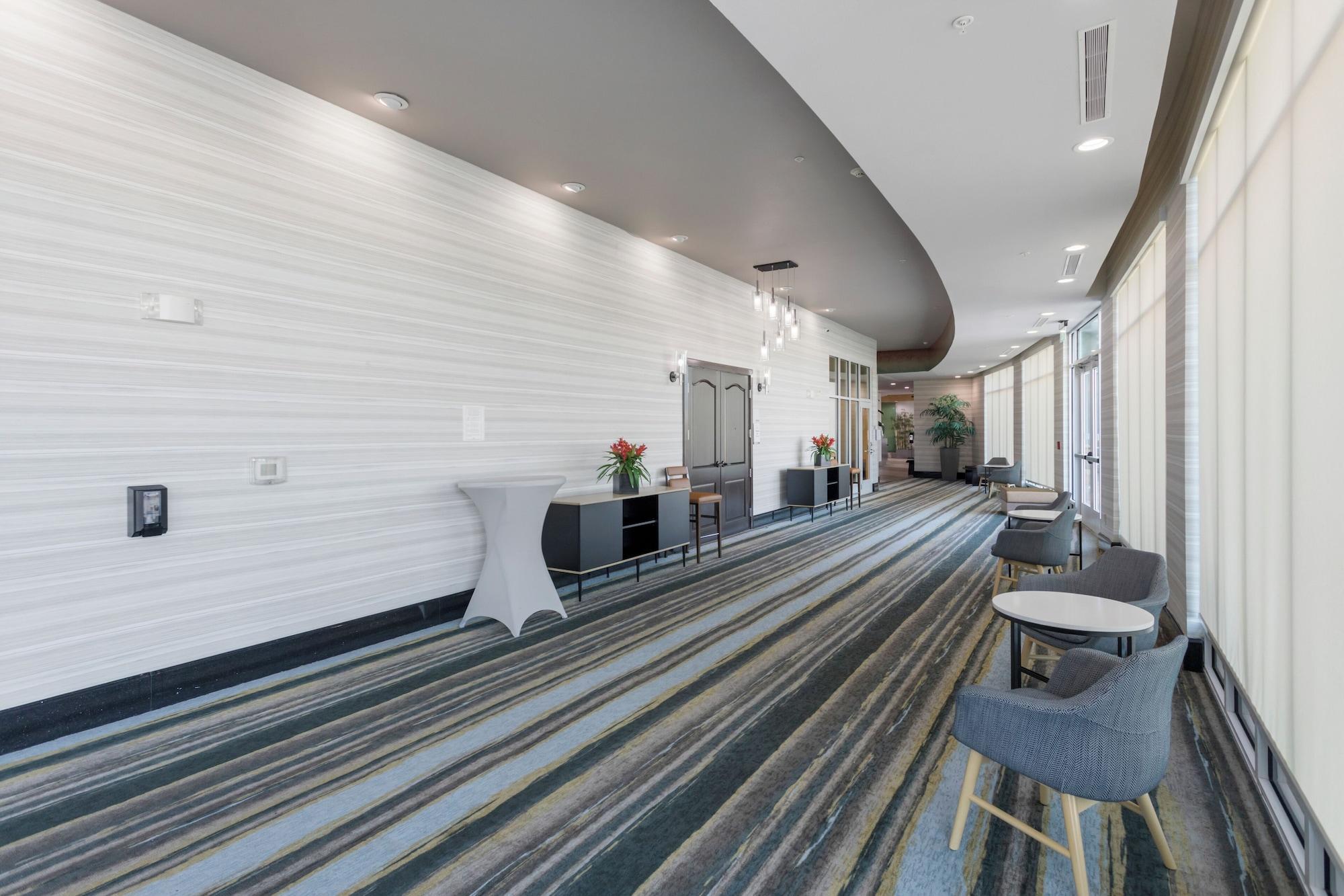 Vista Lobby Holiday Inn Hotel & Suites Waco Northwest by IHG