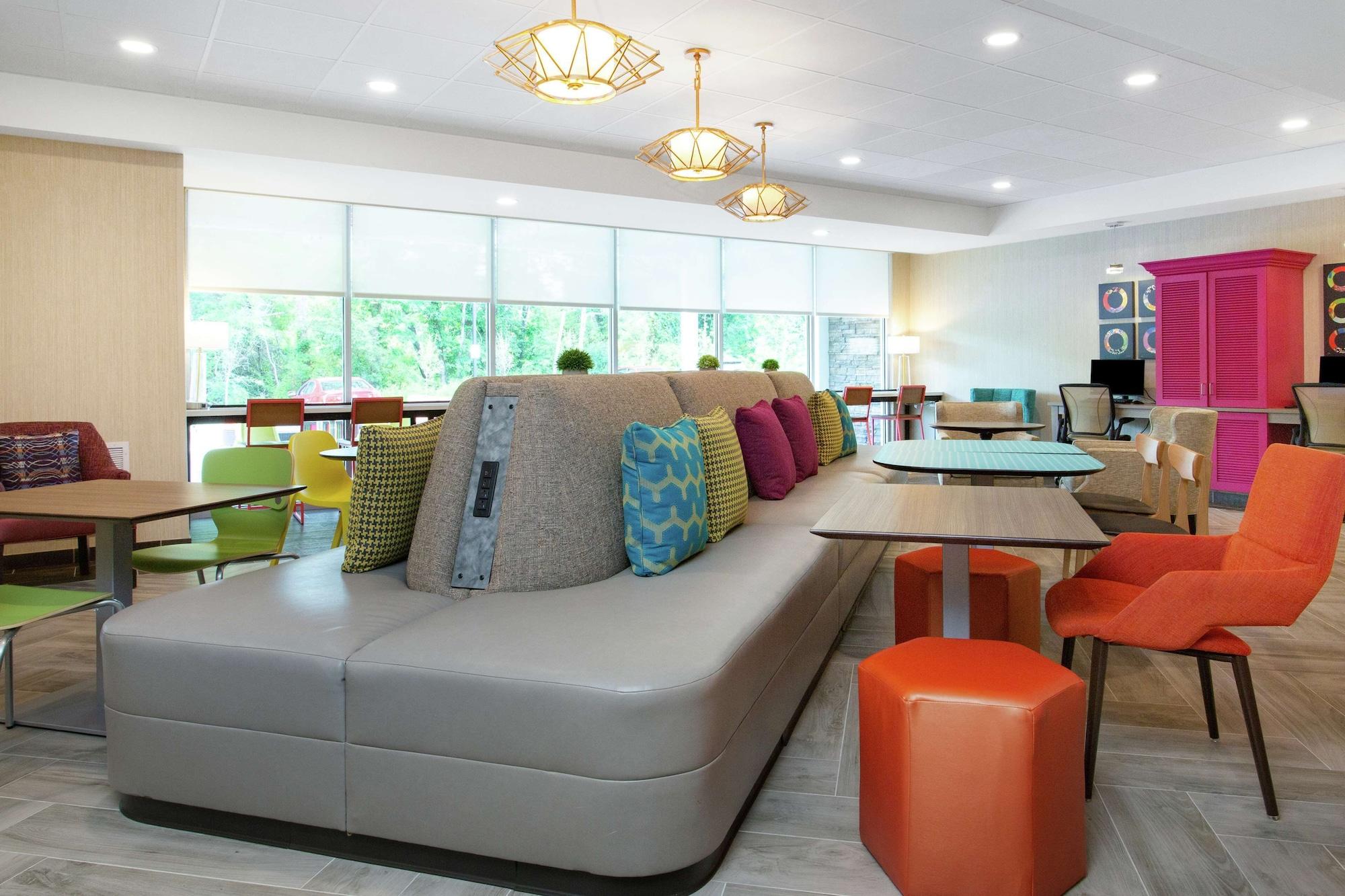 Vista do lobby Home2 Suites by Hilton Smithfield, RI