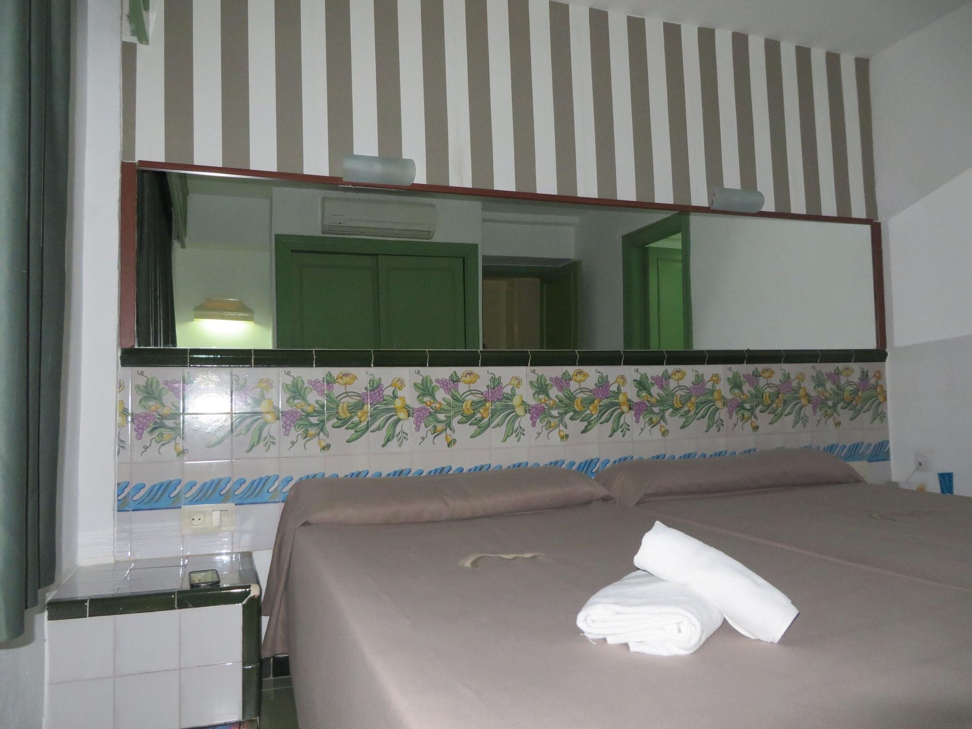 Habitación Destinos de Sol Roquetas de Mar Apartamentos