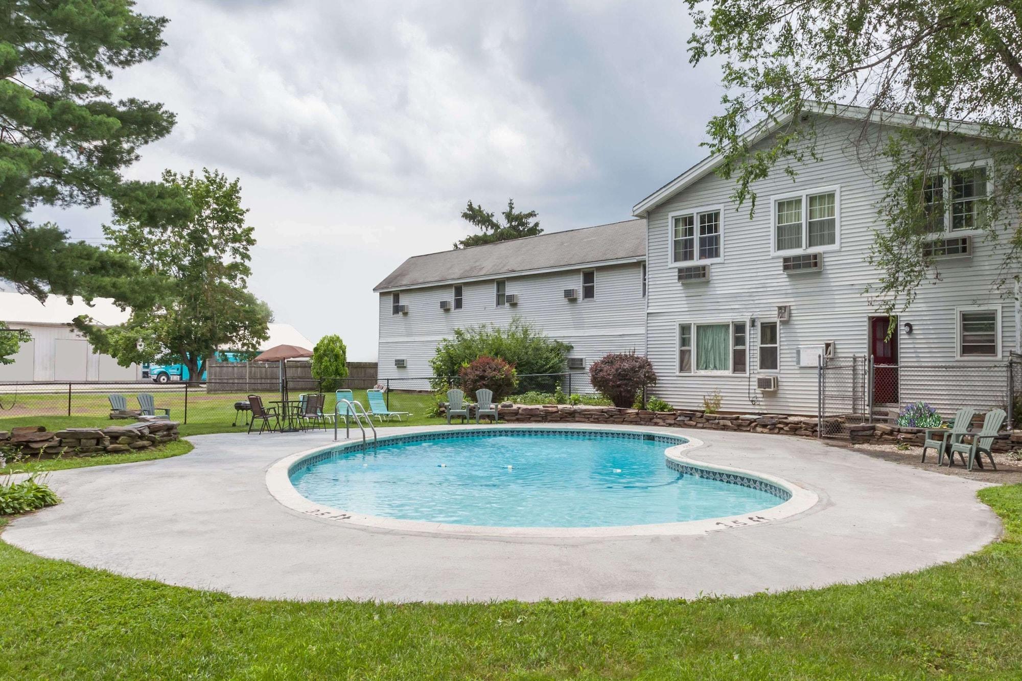 Vista Piscina Travelodge by Wyndham Great Barrington Berkshires