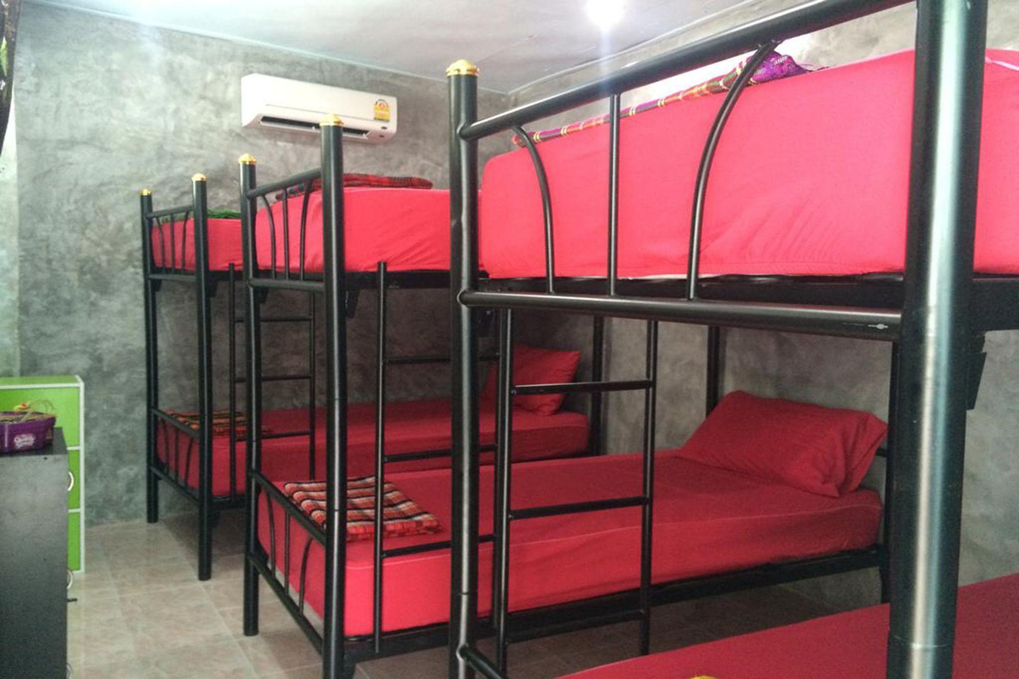 Varios Funny Moon Hostel