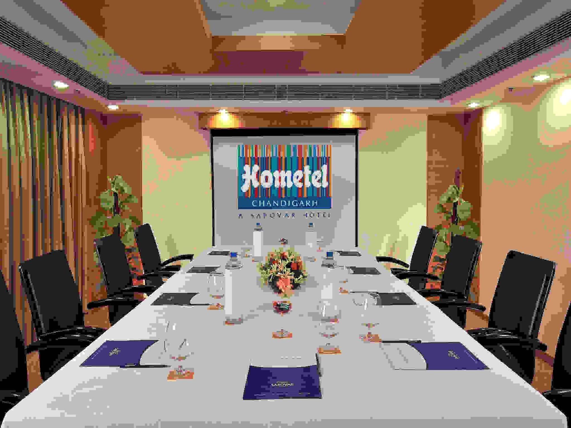 Sala de Reuniones Hometel Chandigarh