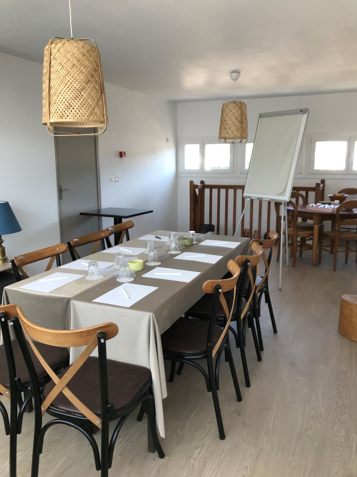 Sala de Reuniones Contact Hôtel Marseille Aubagne