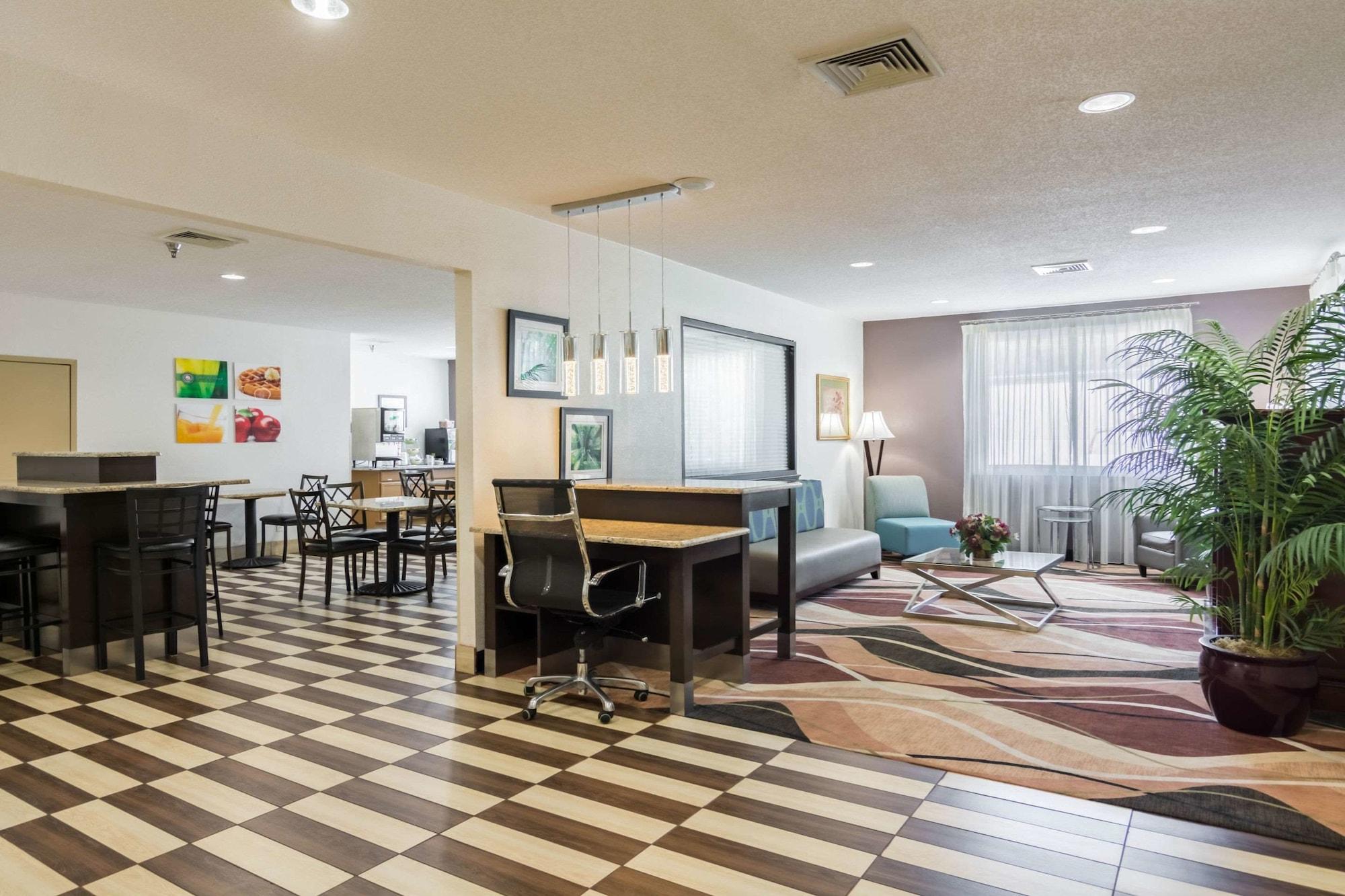 Vista Lobby Quality Inn Warsaw near Rappahannock River