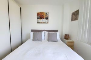 Alquiler Vacacional - 1 min drive to Train, 10 to Warner Bro's