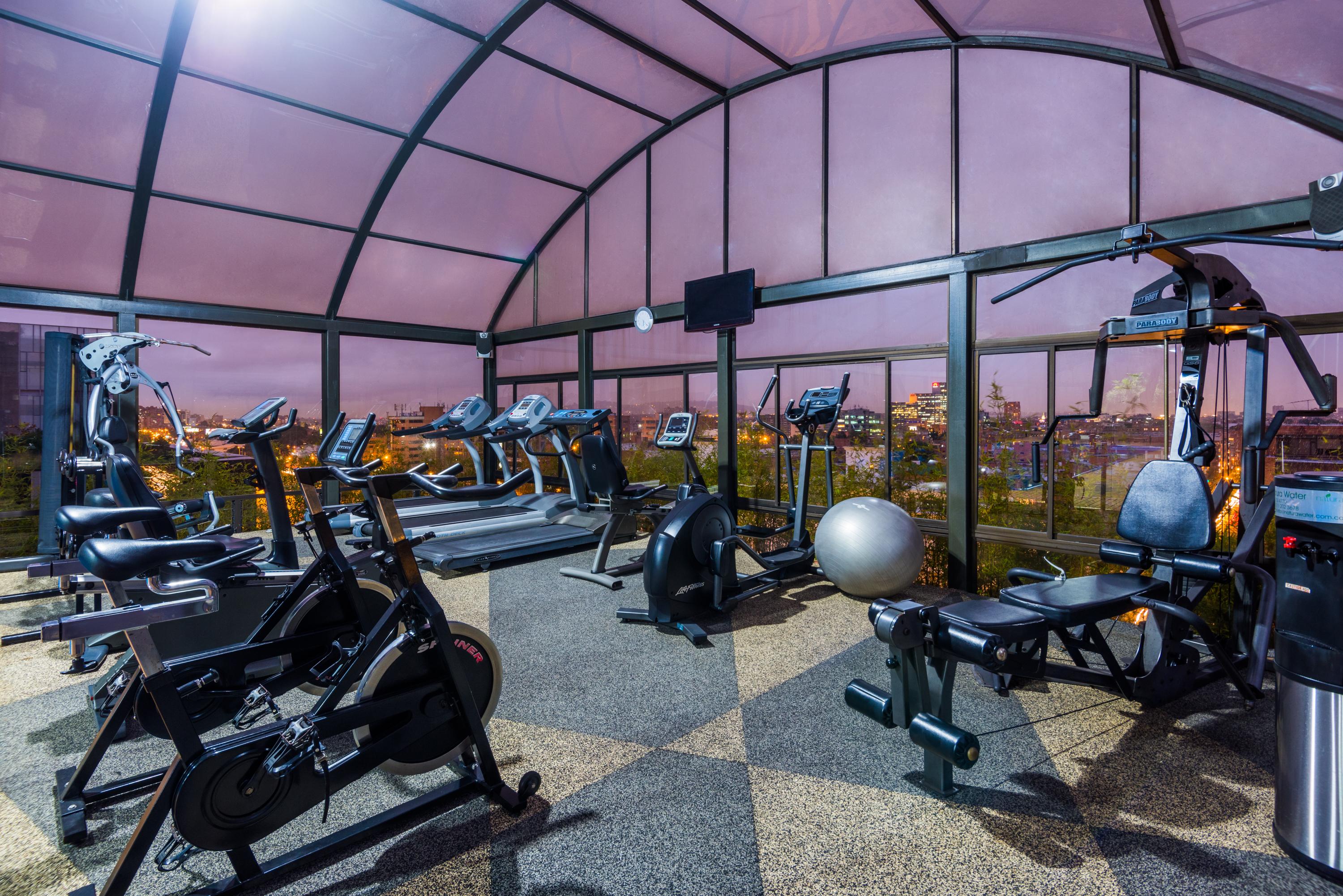 Gimnasio Cosmos 100 Hotel y Centro de Convenciones Hoteles Cosmos