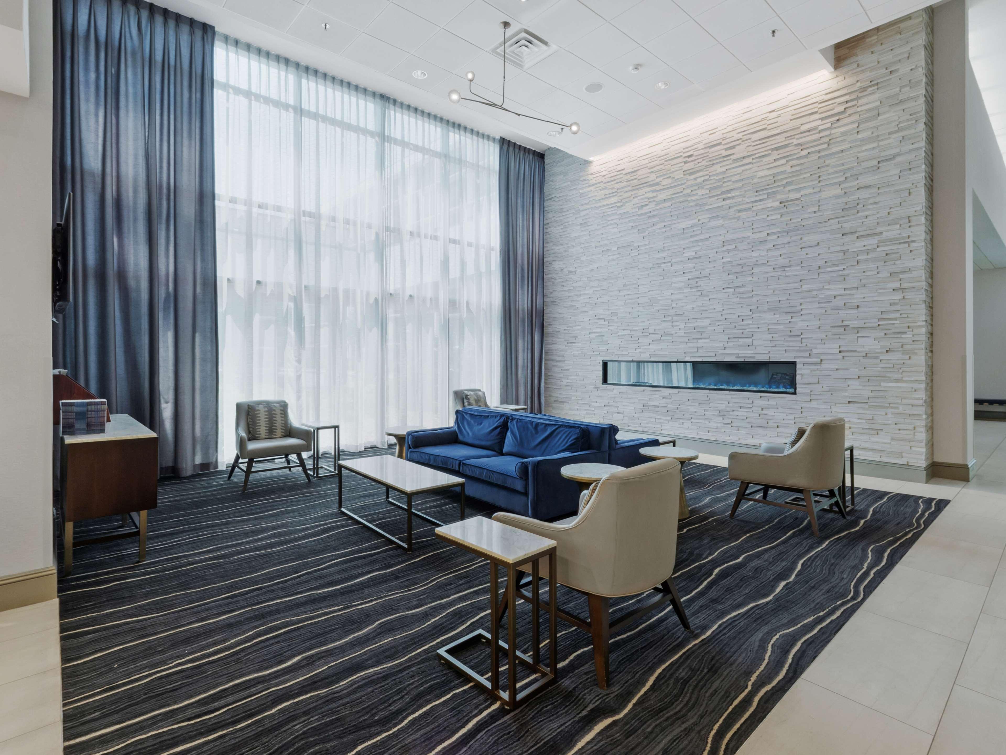 Vista Lobby DoubleTree by Hilton Hotel Charlottesville