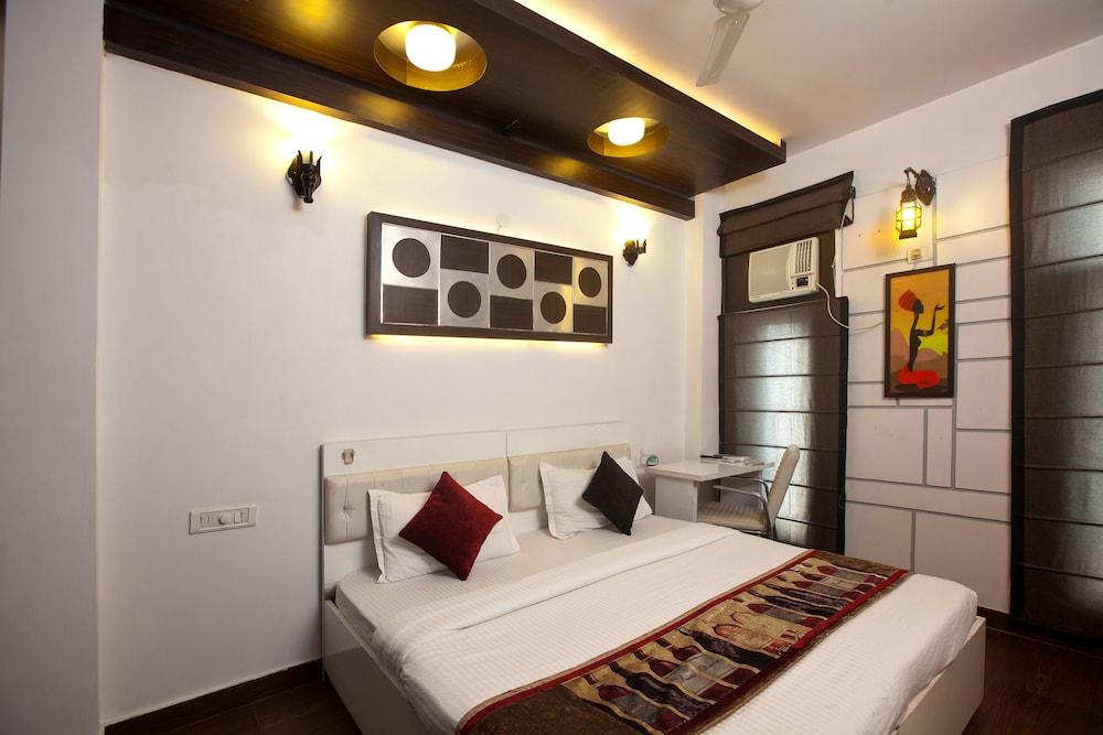 Varios OYO 319 Rk Residency