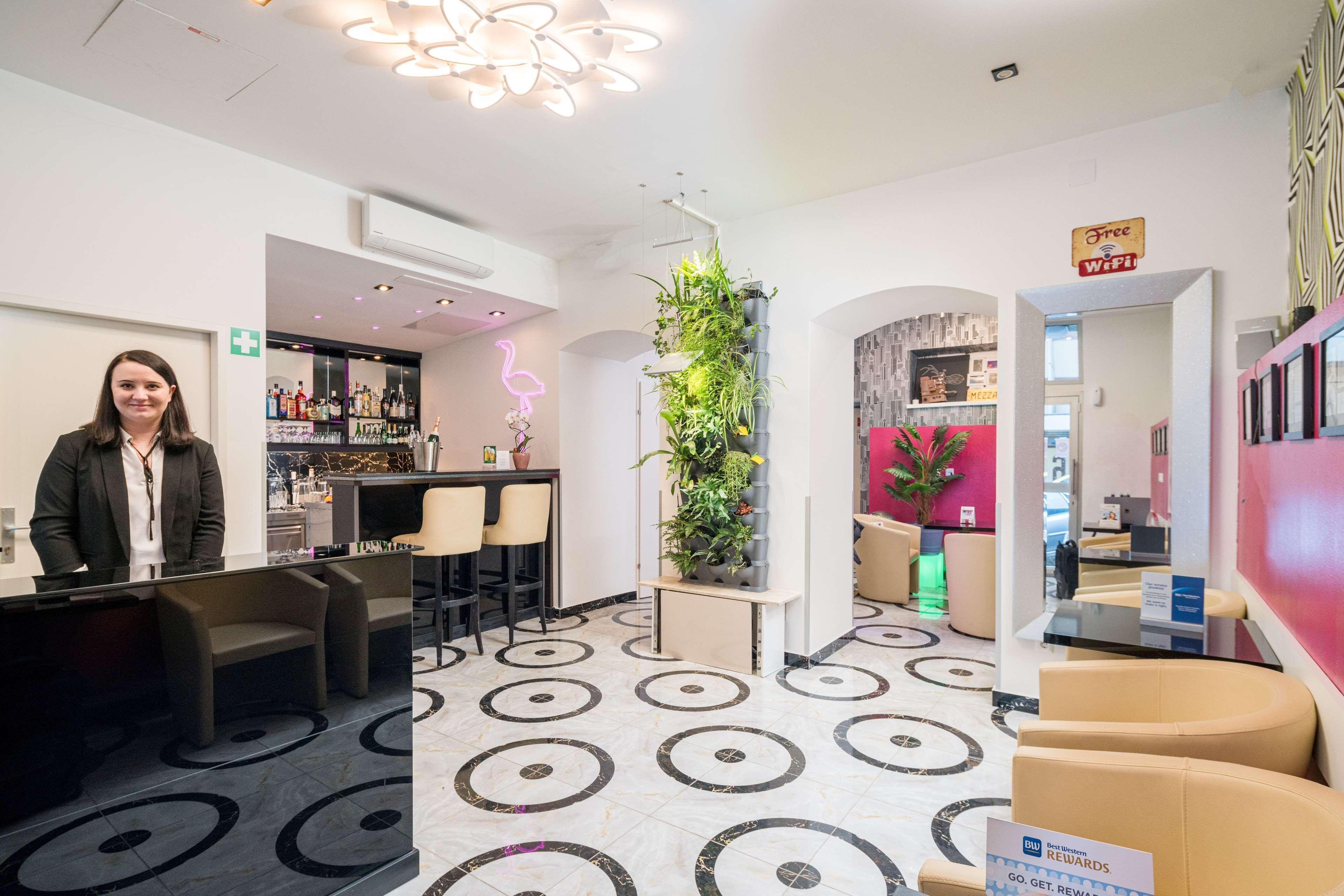 Vista Lobby Best Western Plus Celebrity Suites