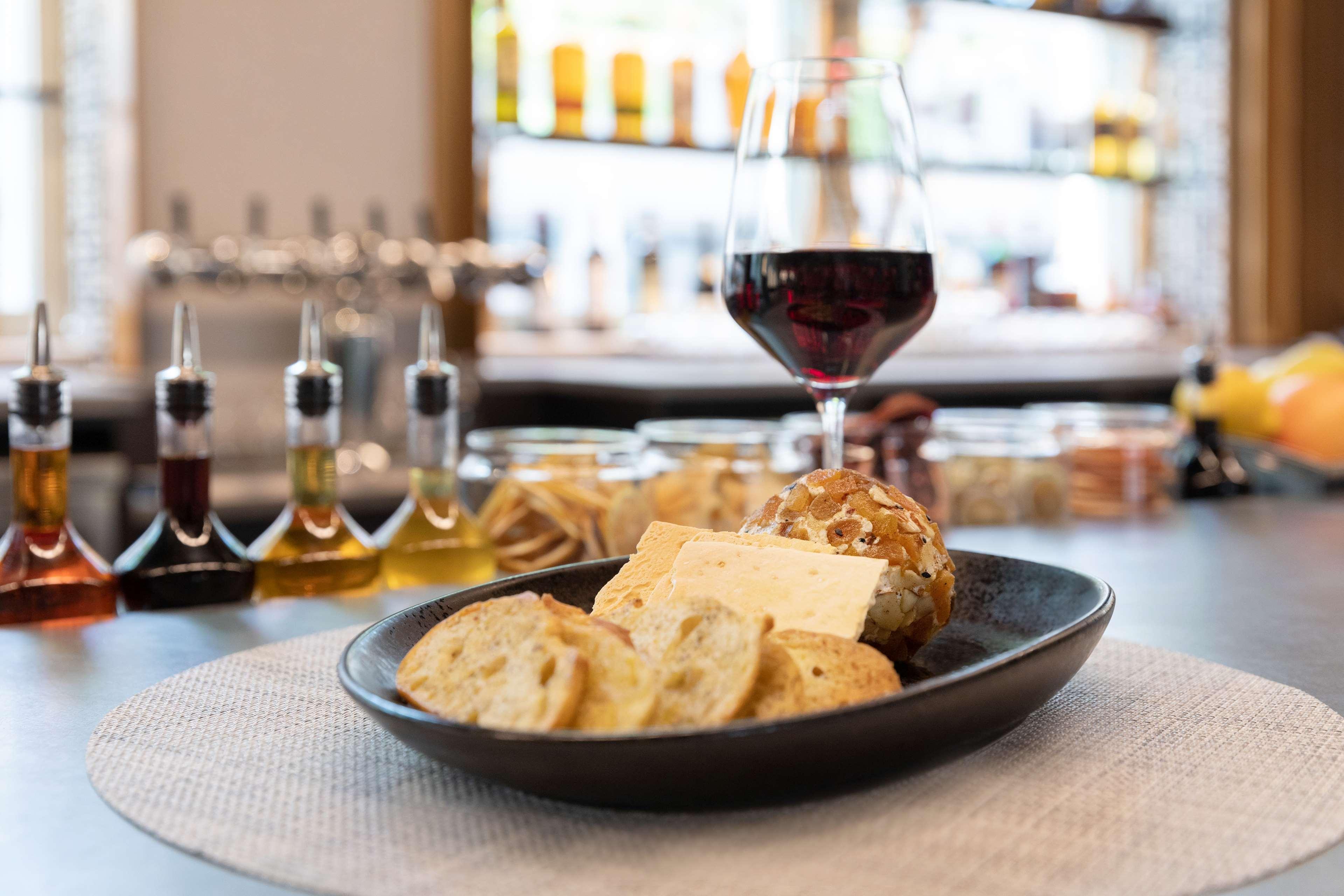 Restaurant The Slate Denver, Tapestry Collection By Hilton