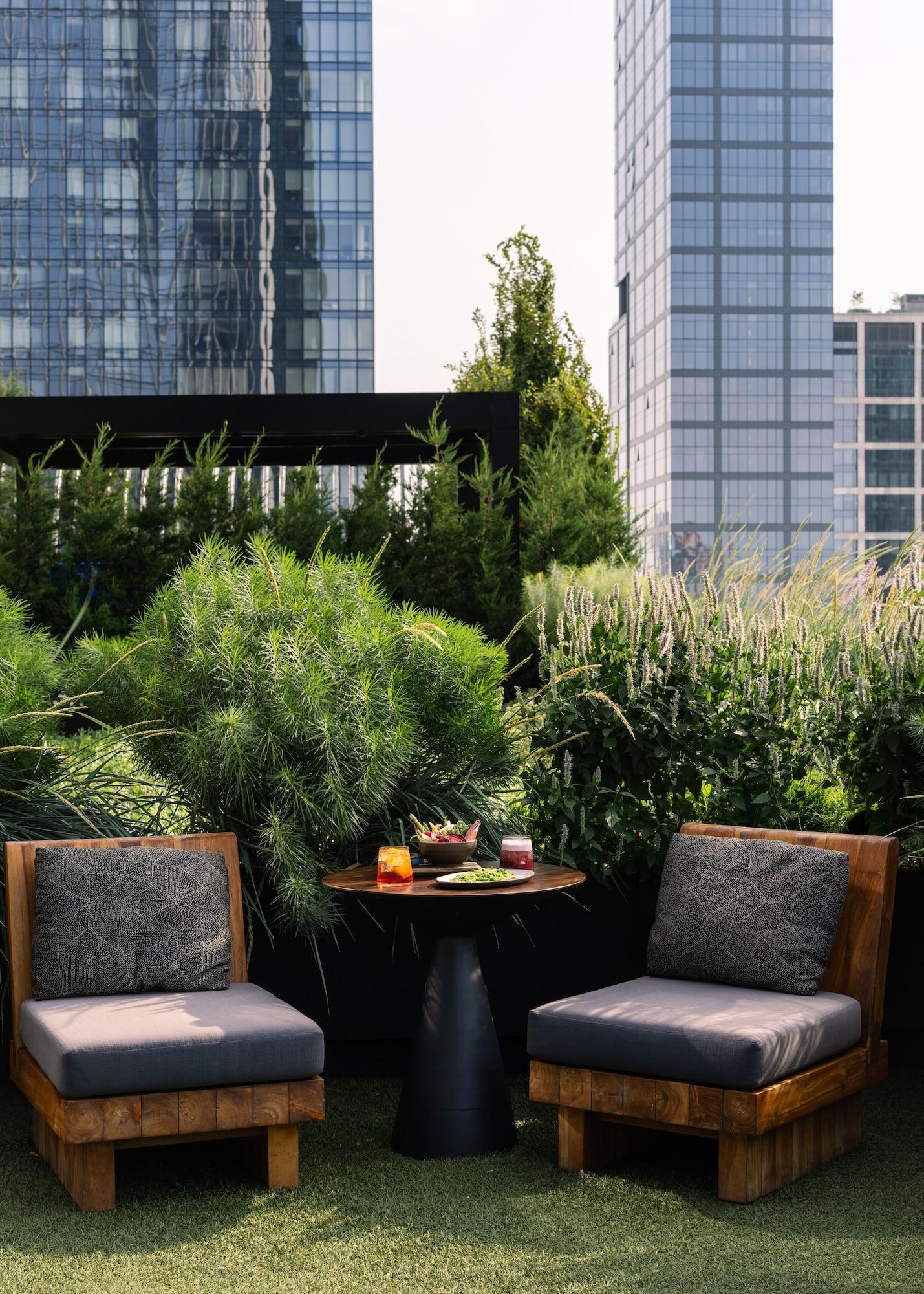 Vista Exterior Equinox Hotel New York