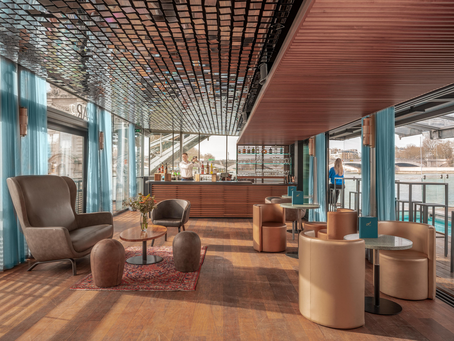 Bar/Salón Off Paris Seine