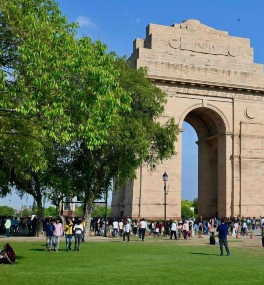 Varios Hotel Sai Miracle