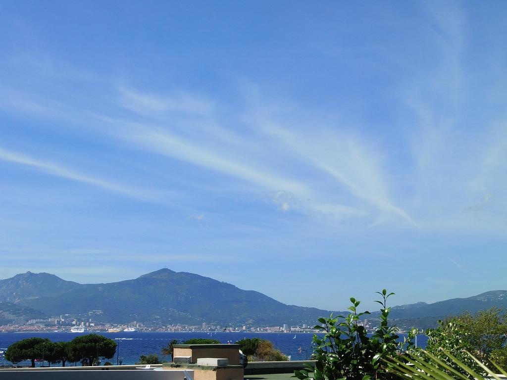 Vista Exterior Suite Home Porticcio