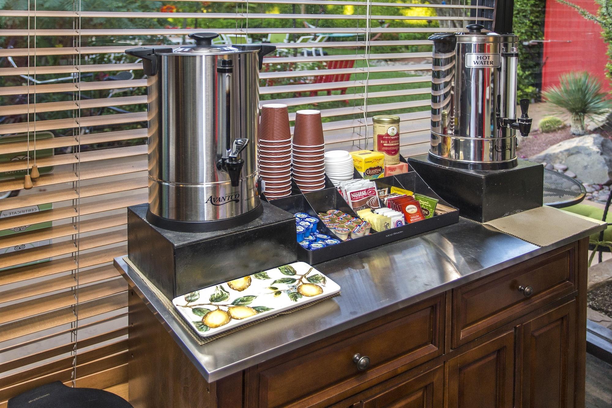 Bar/Salón Desert Riviera Hotel- A Town & Desert Boutique Hotel