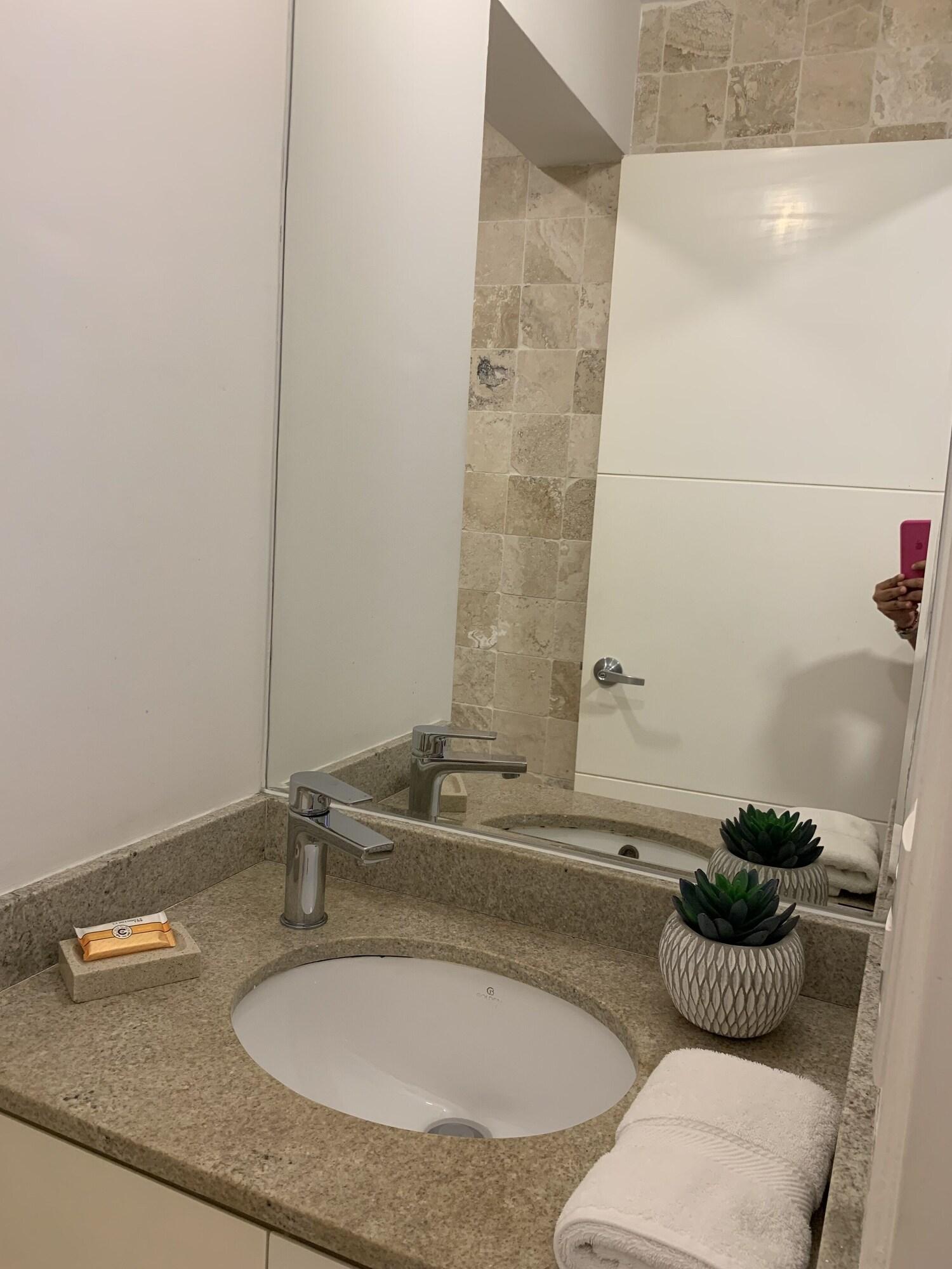 Equipamiento de Habitación Suite en San Isidro-Frente al Supermercado Vivanda