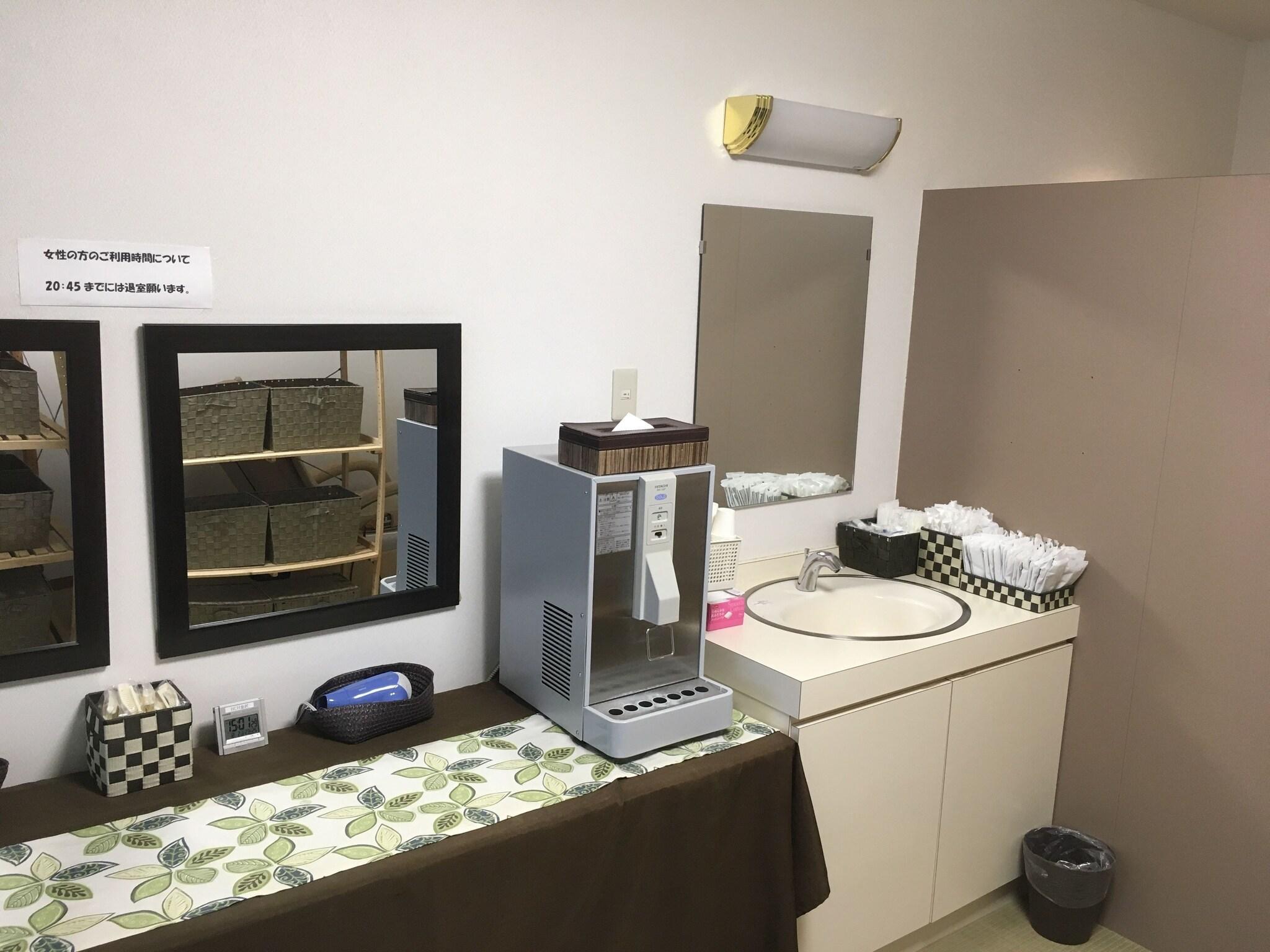 Instalaciones Recreativas Crown Hills Kanazawa
