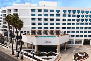 Alojamiento - Hilton Santa Monica Hotel & Suites