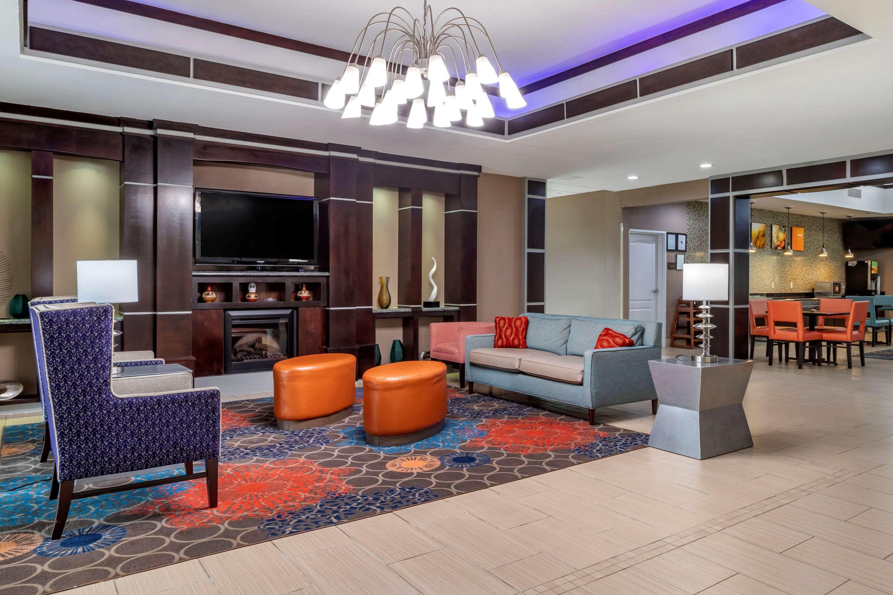 Vista Lobby Comfort Inn & Suites Cleveland TX
