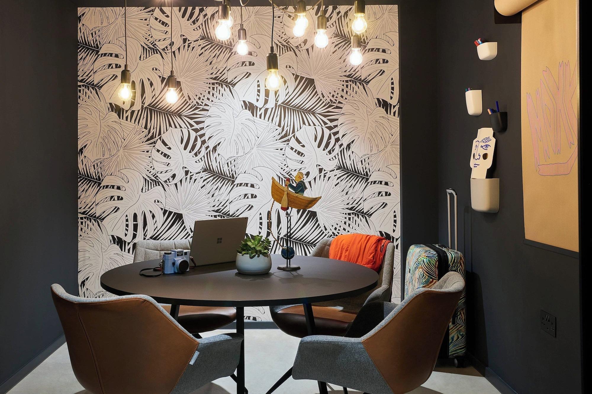 Sala de Reuniones Moxy Southampton