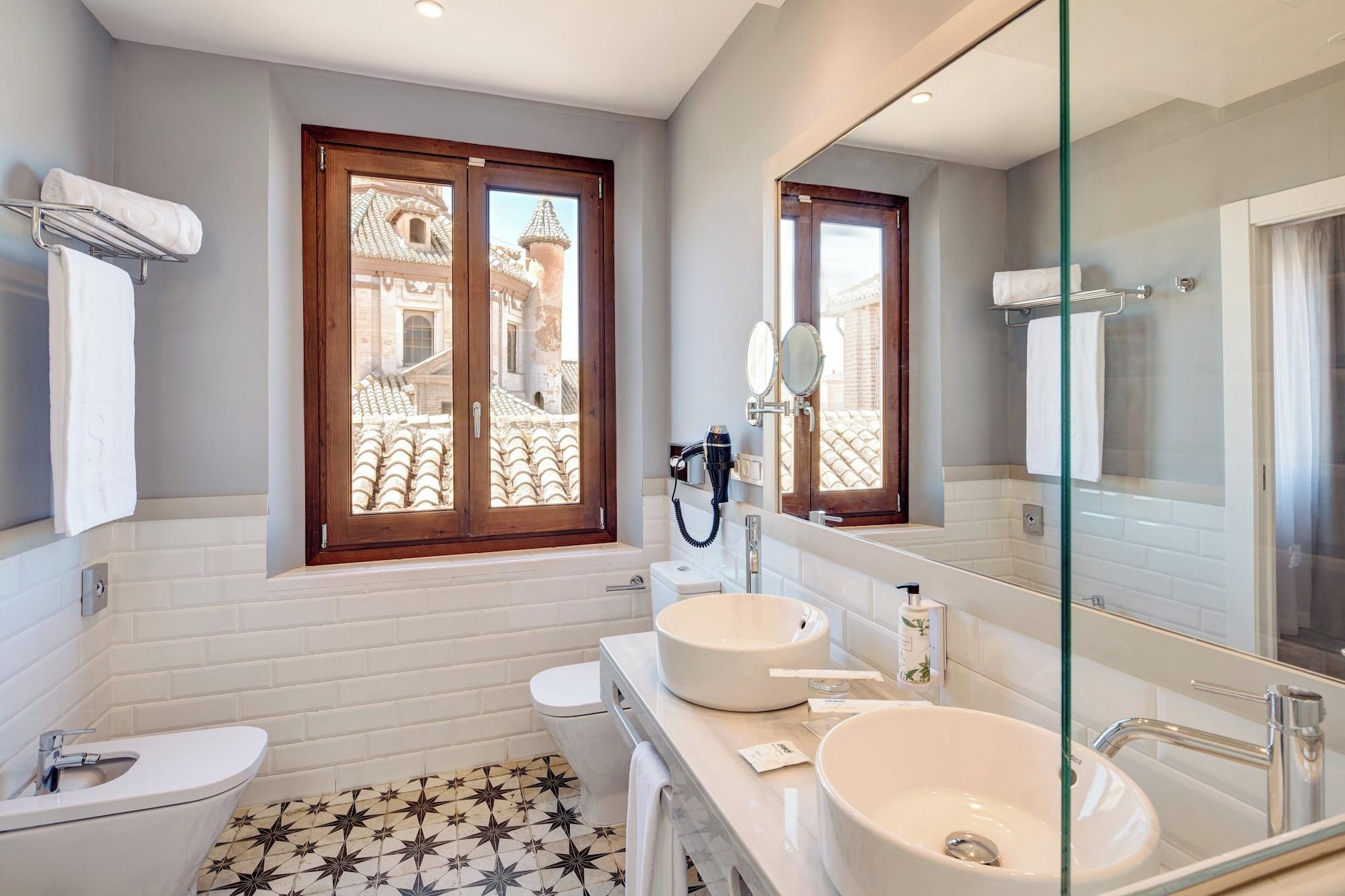 Equipamiento de Habitación Sercotel Granada Suites