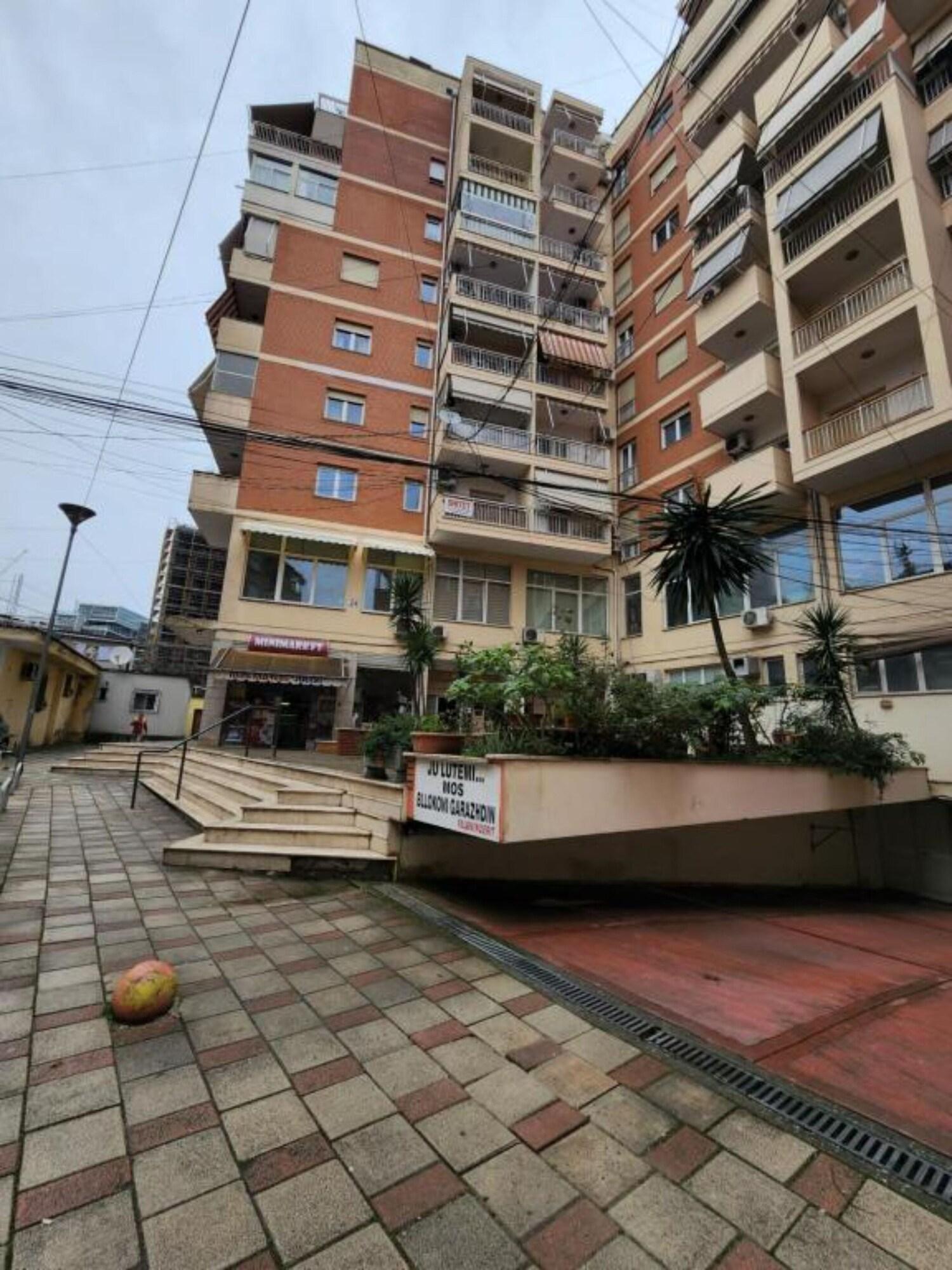 Varios Kalpazo Home Skanderbeg Square