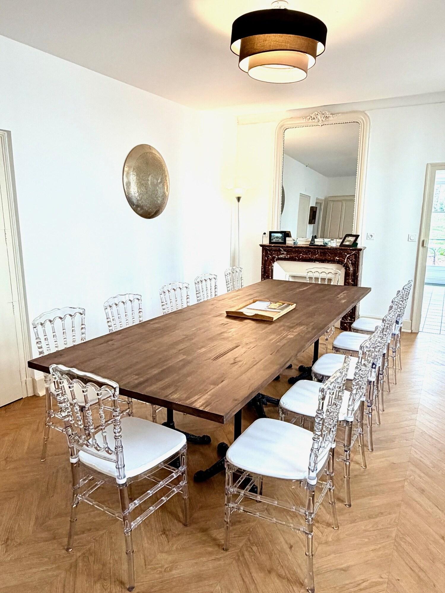 Restaurant Gîte Vichy - 4 Chambres, Situé Dans le Parc du Château de Charmeil