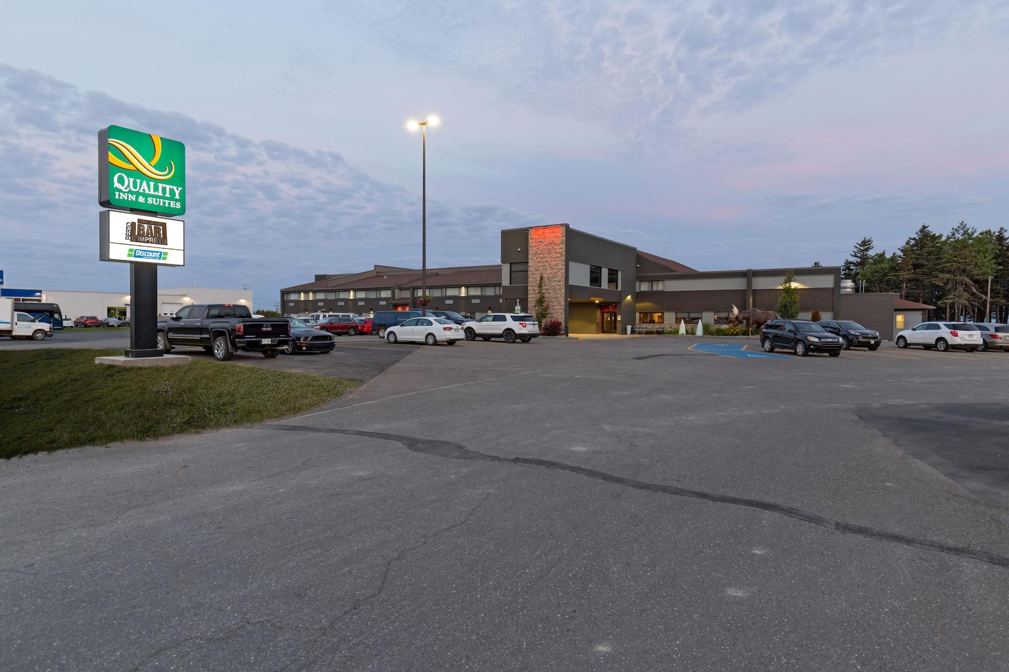 Vista Exterior Quality Inn & Suites