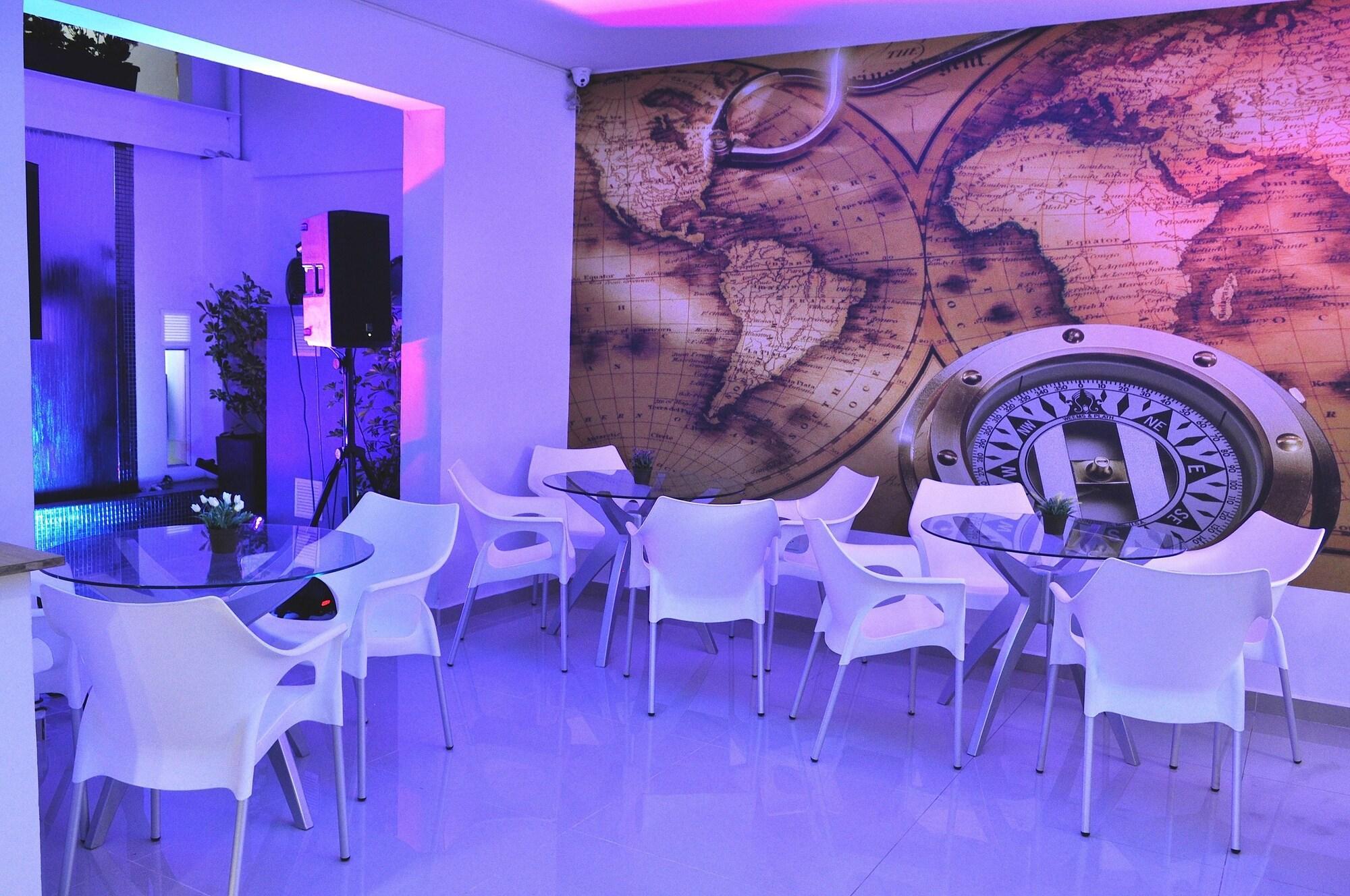 Restaurant Hostal Lleras Calle 8 - Hostel