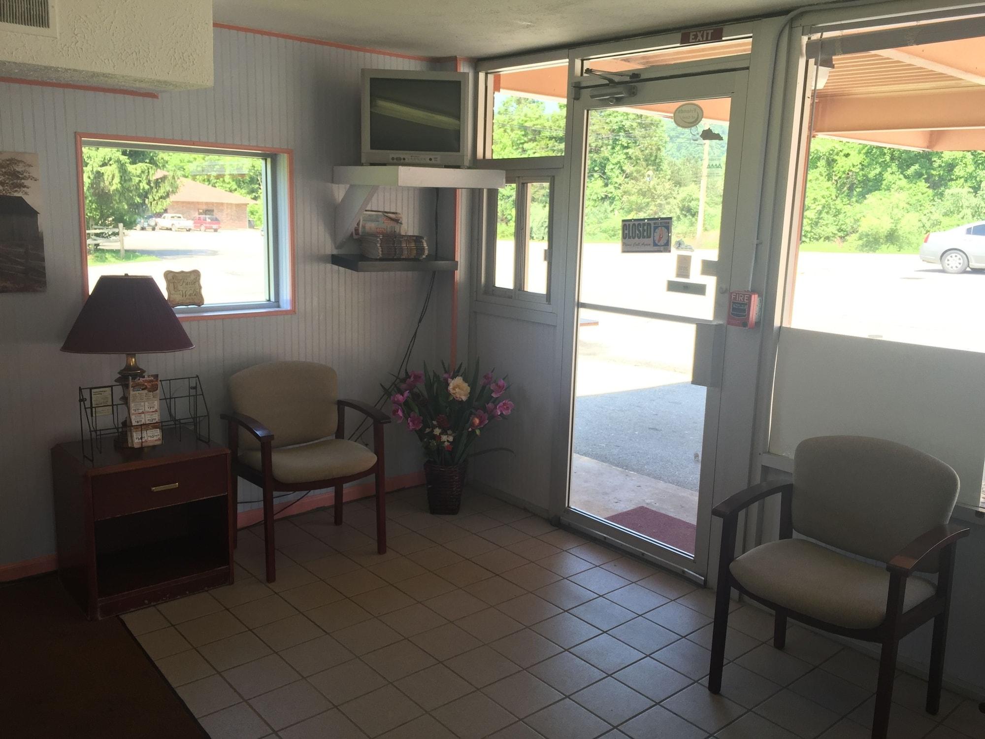 Vista Lobby Daniel Boone Motor Inn