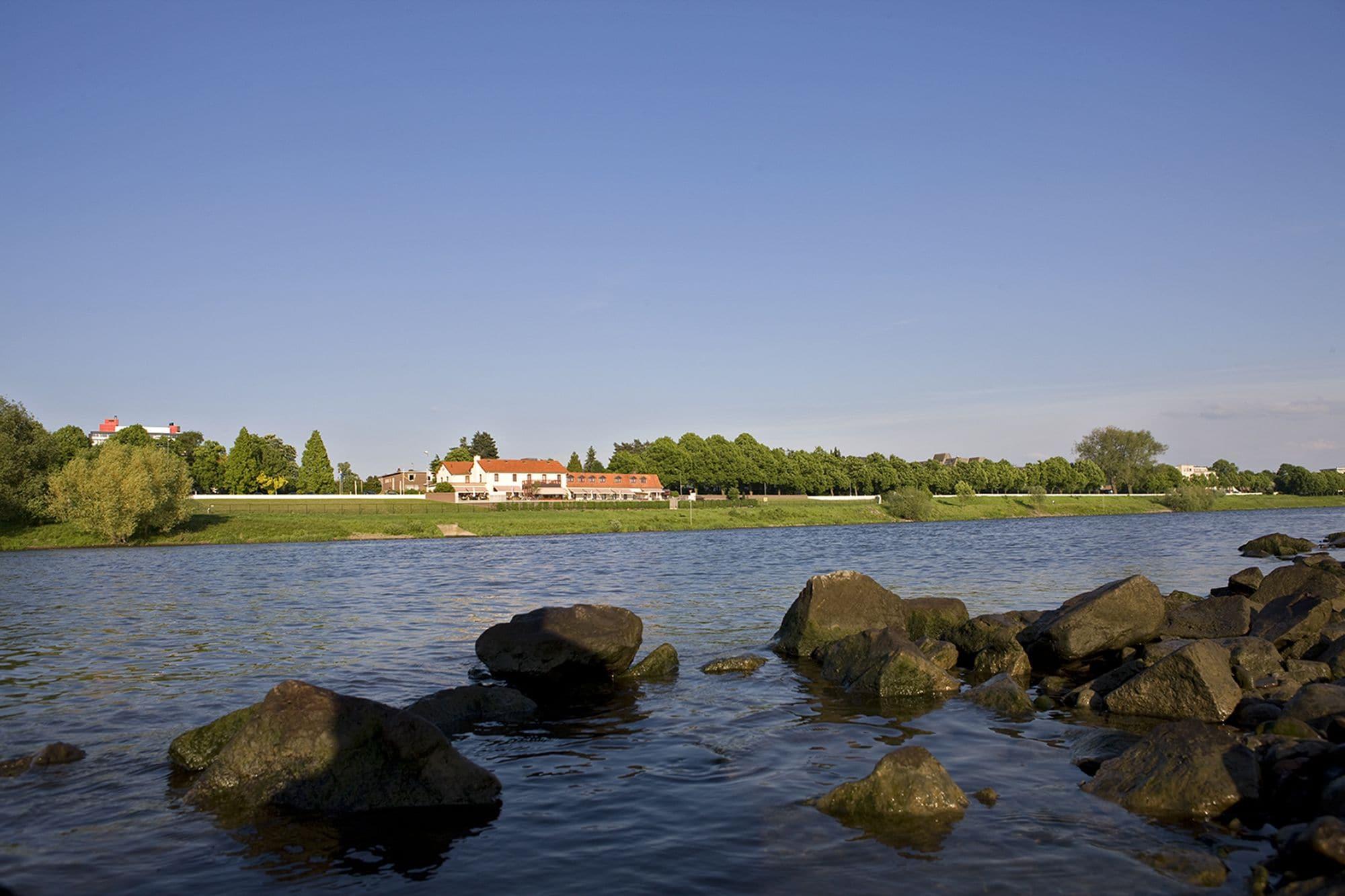 Vista Exterior Hotel Restaurant Valuas